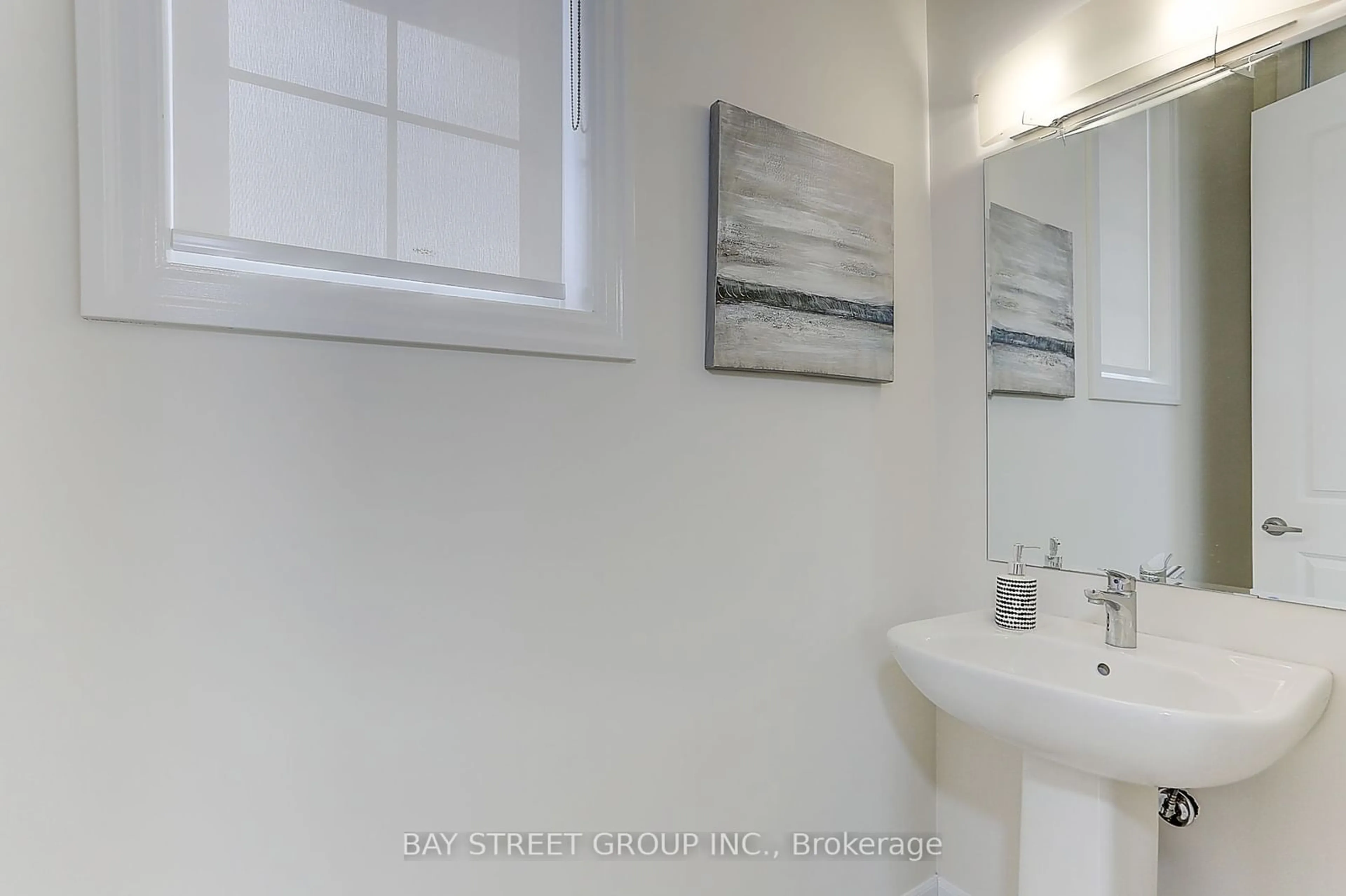 Standard bathroom, ceramic/tile floor for 1 Frank kelly Dr, East Gwillimbury Ontario L9N 0V2