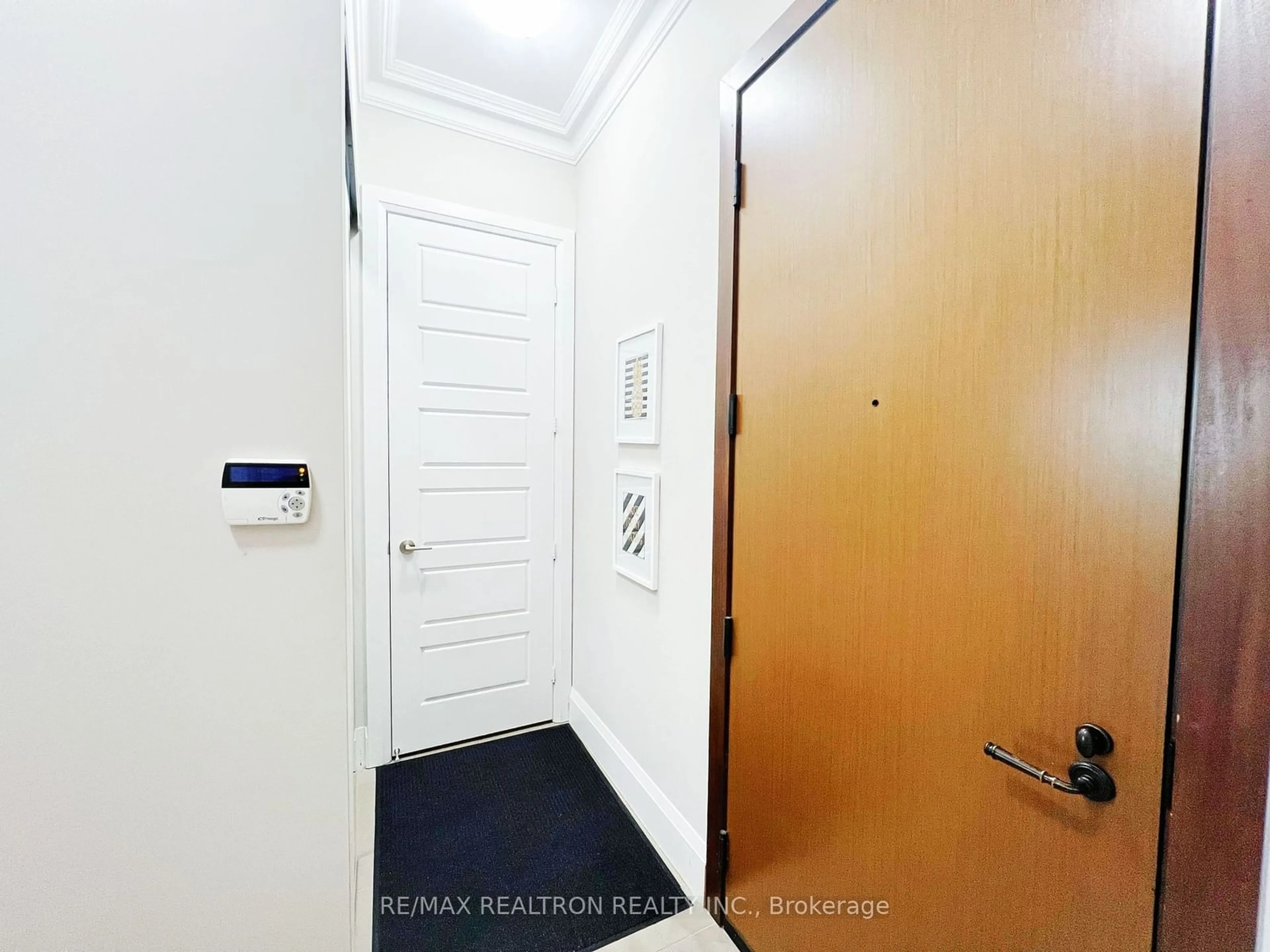 Indoor entryway for 8228 Birchmount Rd #PH10, Markham Ontario L3R 1A6