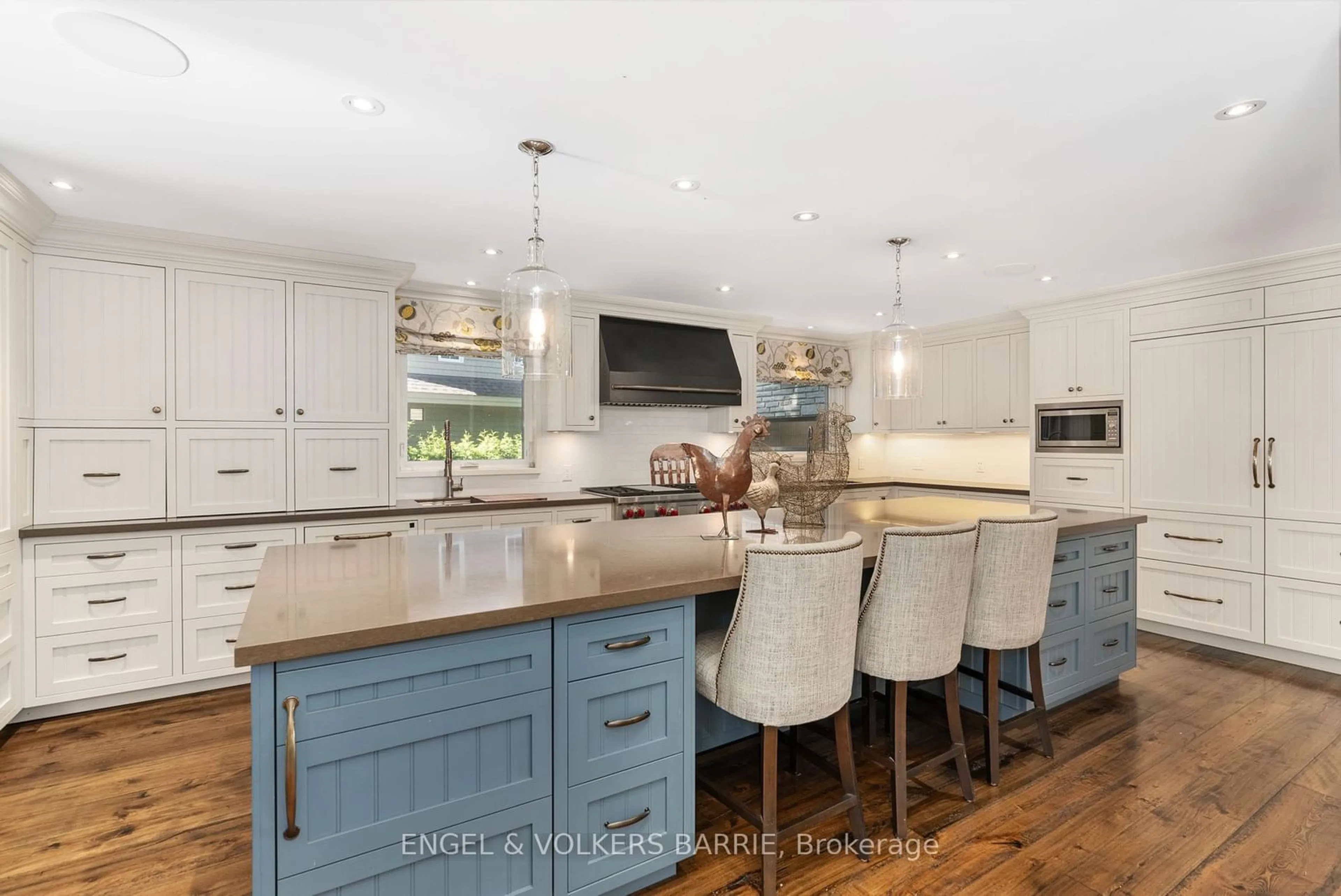 Open concept kitchen, unknown for 3211 Fleming Blvd, Innisfil Ontario L9S 2Y9