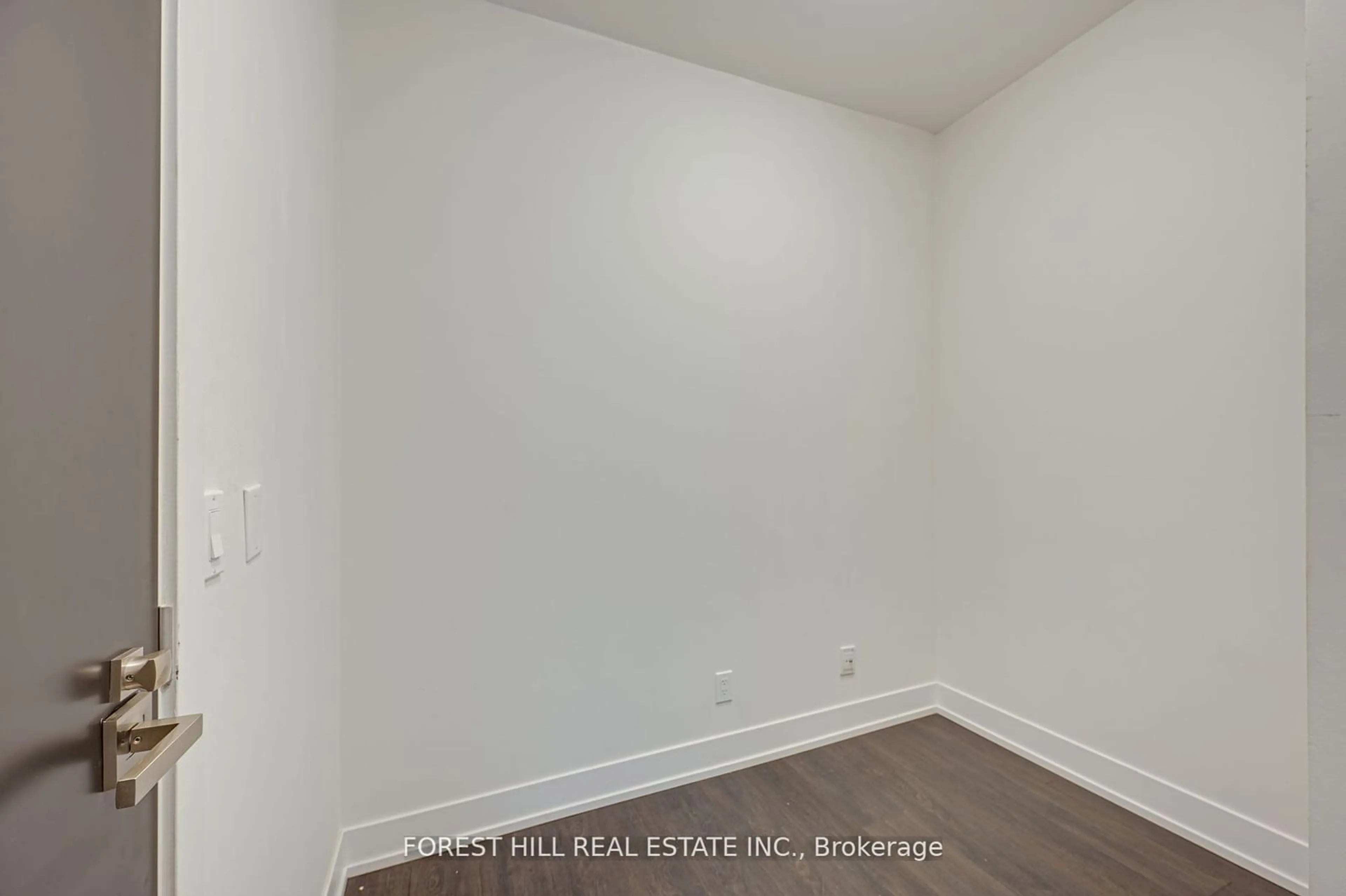 A pic of a room for 9471 Yonge St #1614, Richmond Hill Ontario L4C 1V4