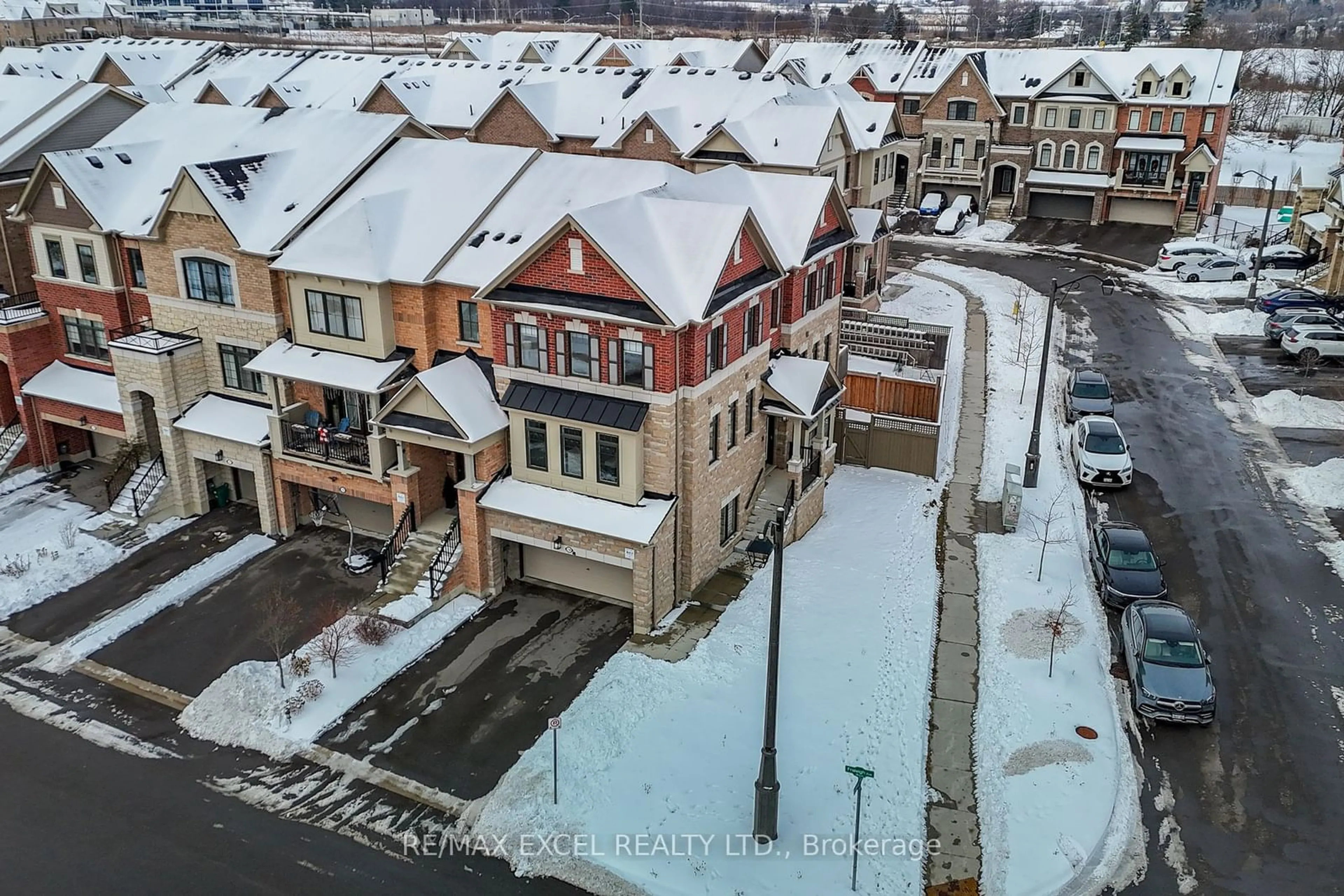 A pic from outside/outdoor area/front of a property/back of a property/a pic from drone, street for 18 Fraleigh Ave, Markham Ontario L6C 0Y9