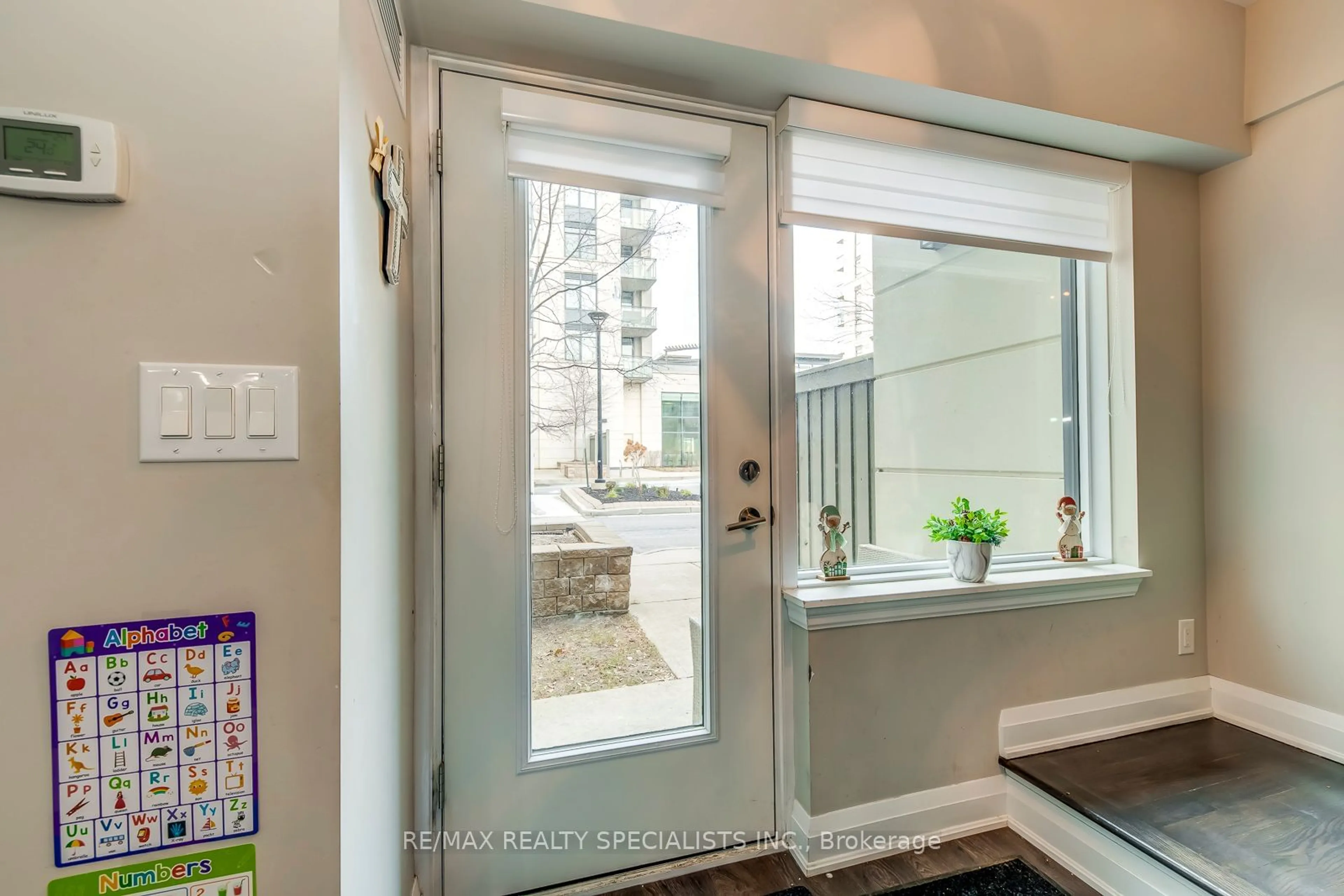 Indoor entryway for 24 Woodstream Blvd #118, Vaughan Ontario L4L 8C4