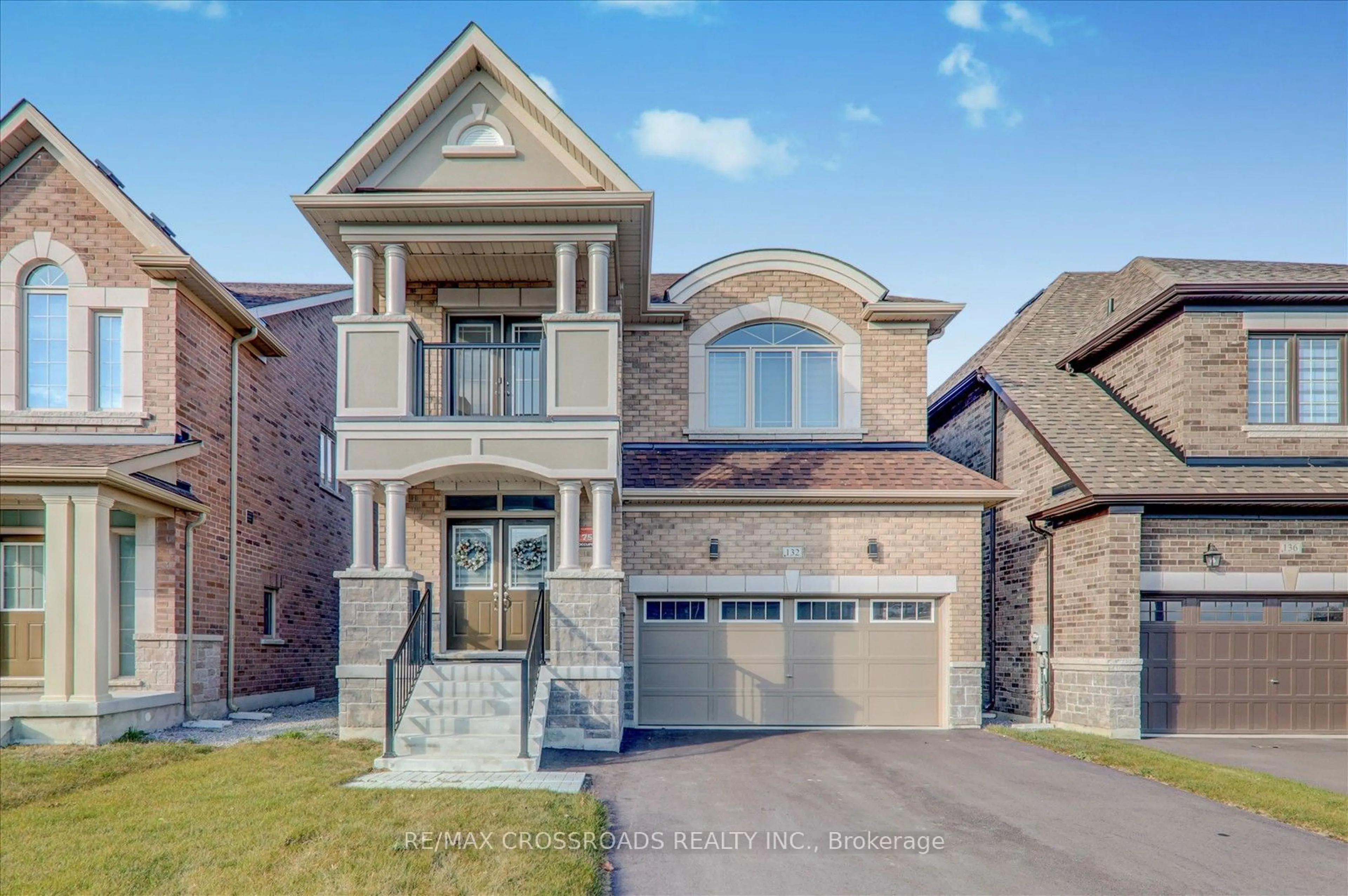 Home with brick exterior material, street for 132 Carriage Shop Bend, East Gwillimbury Ontario L9N 0Y3