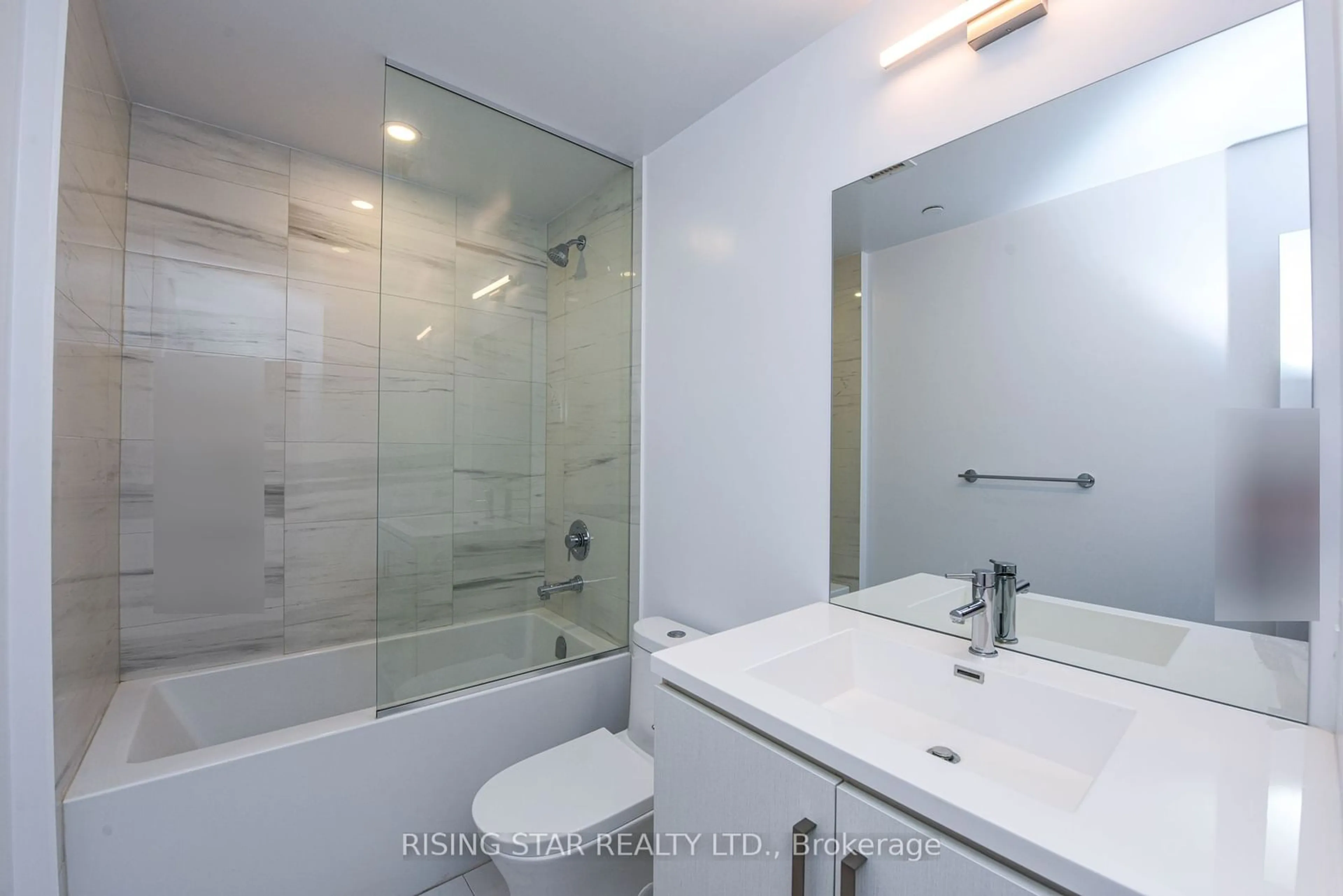 Standard bathroom, unknown for 60 honeycrisp Cres #617, Vaughan Ontario L4K 0M7