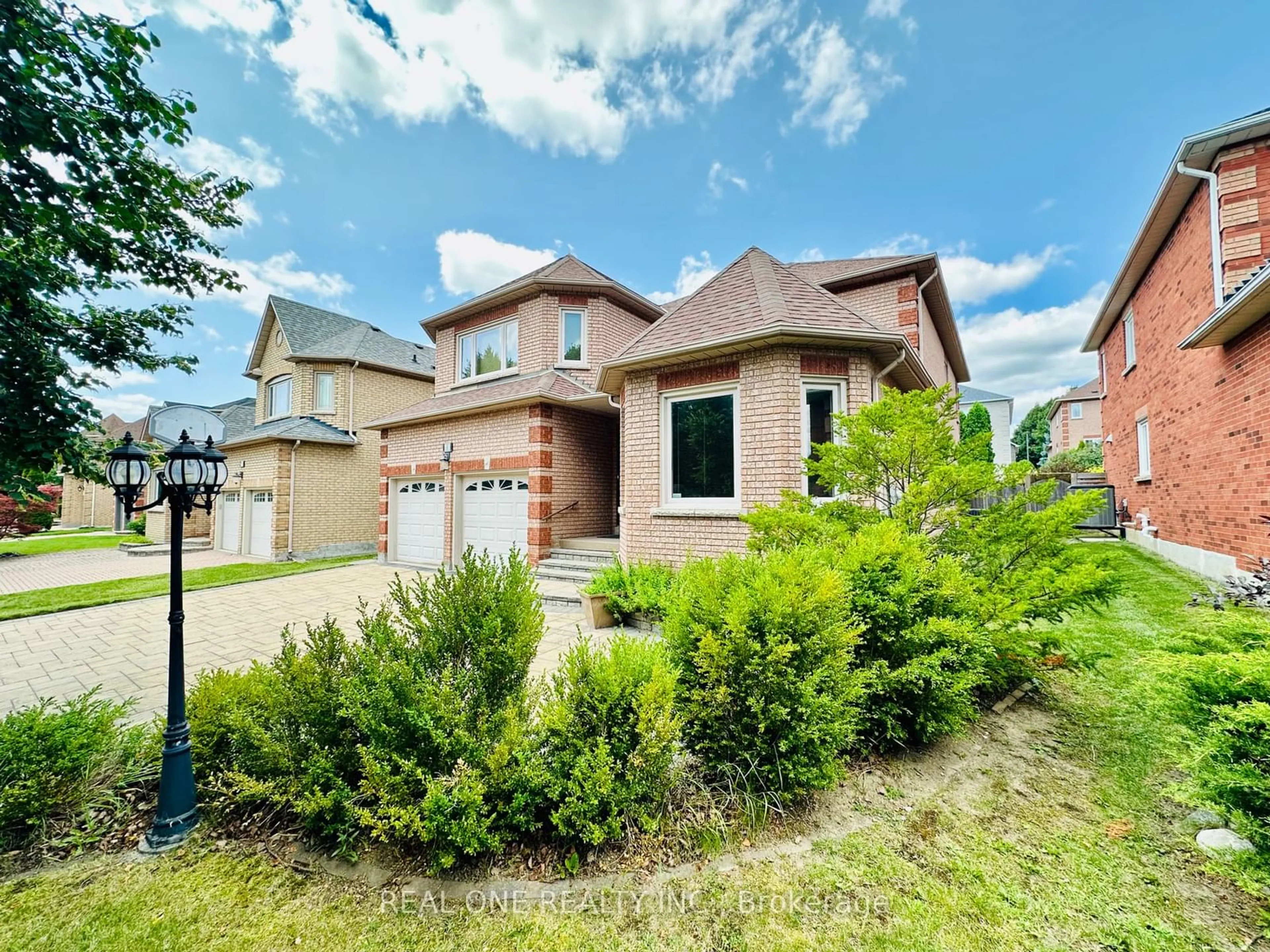 Home with brick exterior material, street for 18 Henricks Cres, Richmond Hill Ontario L4B 3W4