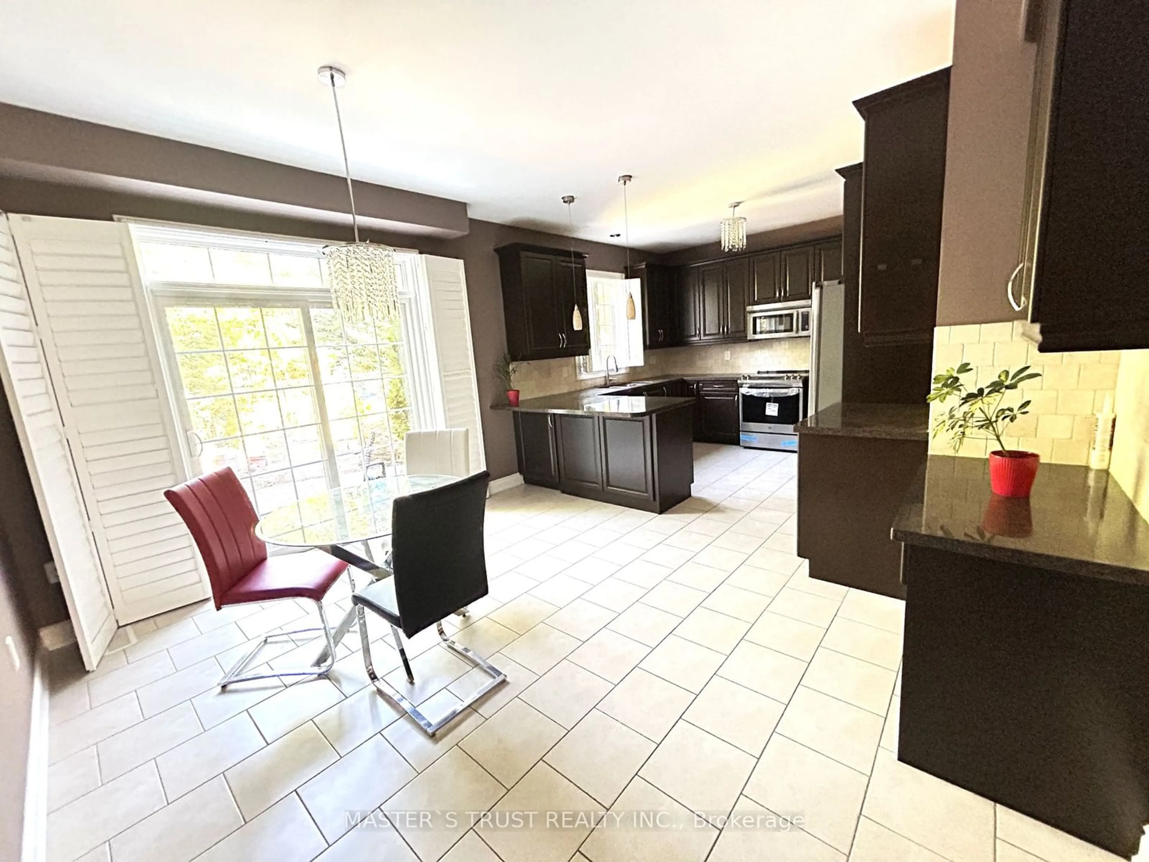 Open concept kitchen, ceramic/tile floor for 1074 Nellie Little Cres, Newmarket Ontario L3X 3E3