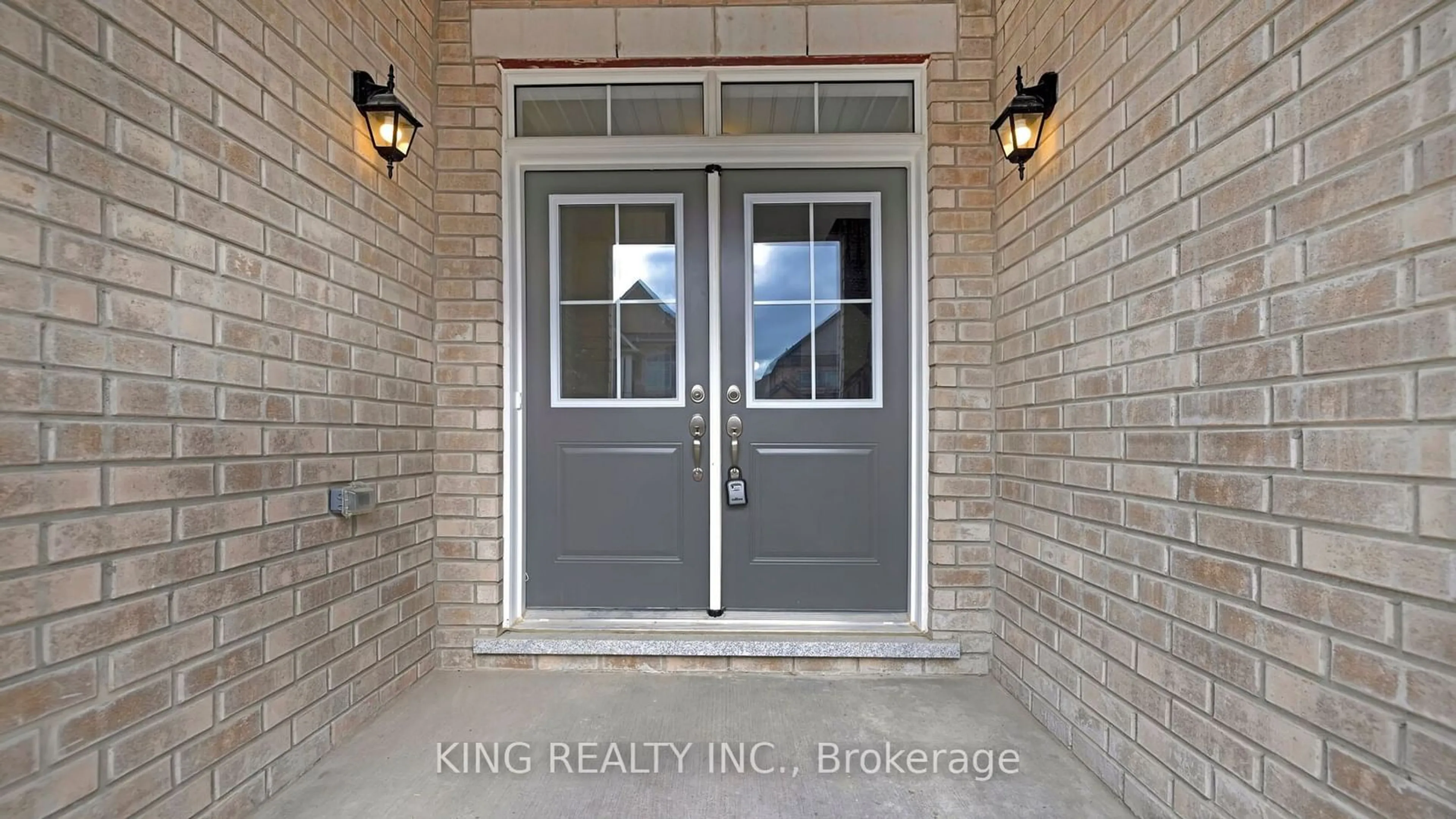 Indoor entryway for 1691 Corsal Crt, Innisfil Ontario L9S 0P8