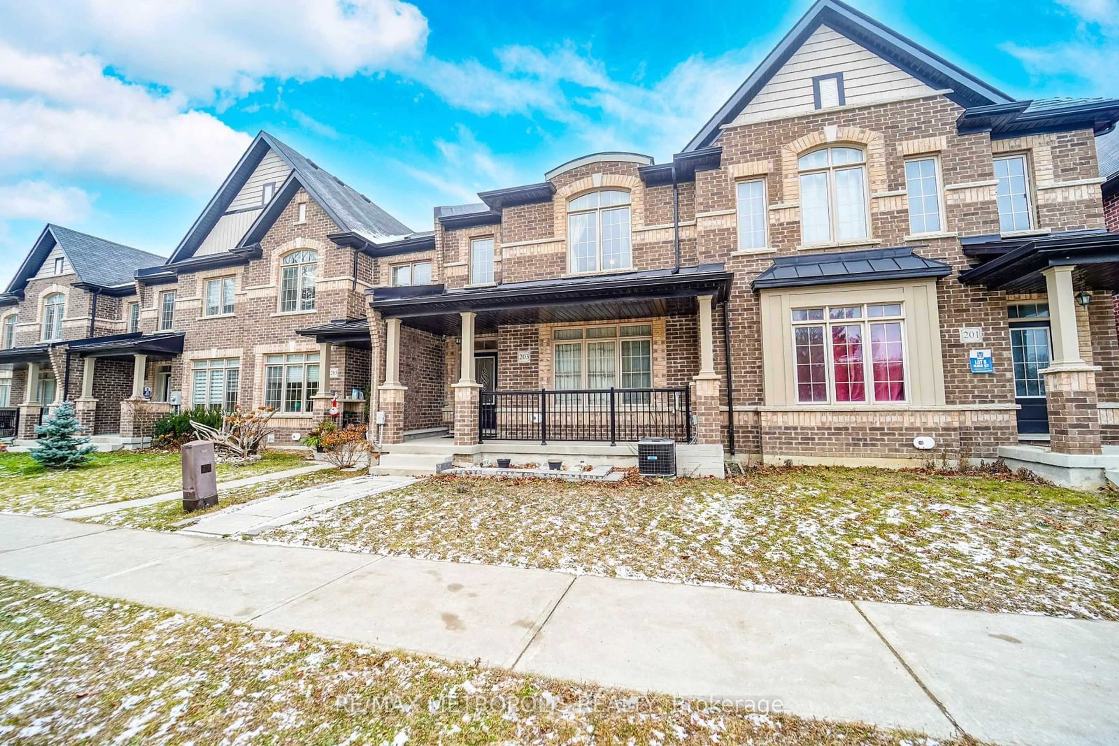 Home with brick exterior material, street for 203 Beechborough Cres, East Gwillimbury Ontario L9N 0L6