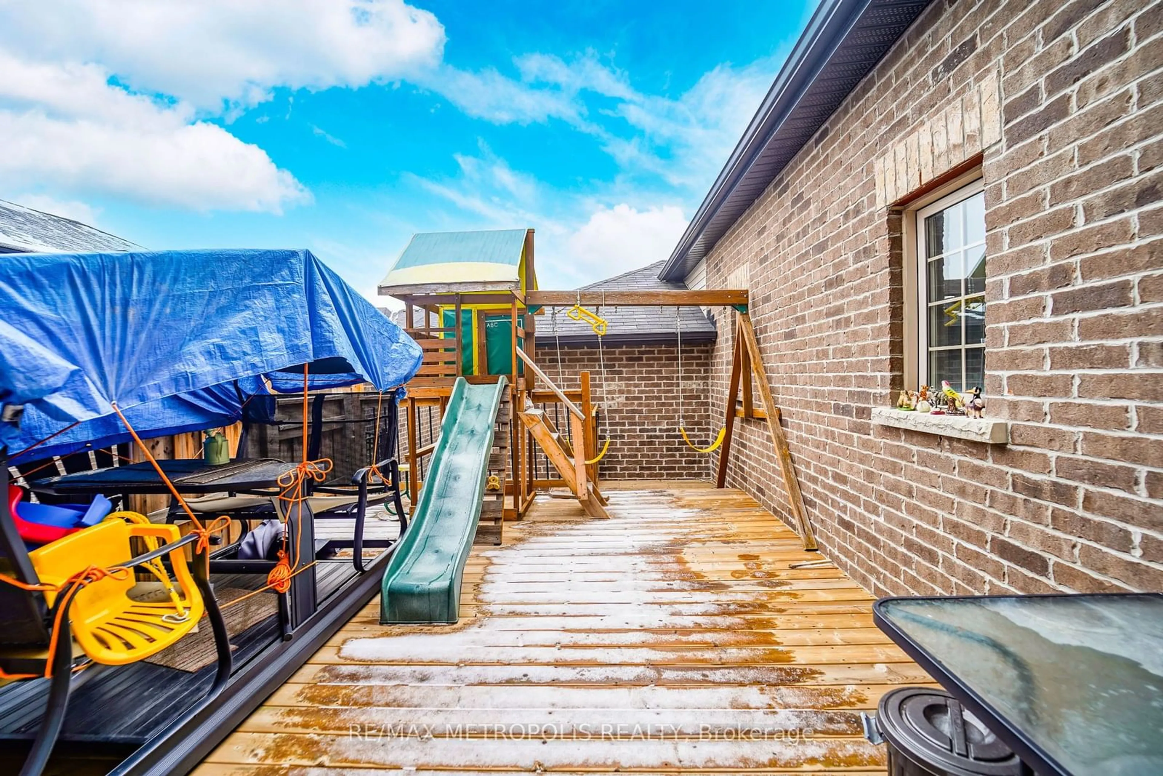 Patio, water/lake/river/ocean view for 203 Beechborough Cres, East Gwillimbury Ontario L9N 0L6