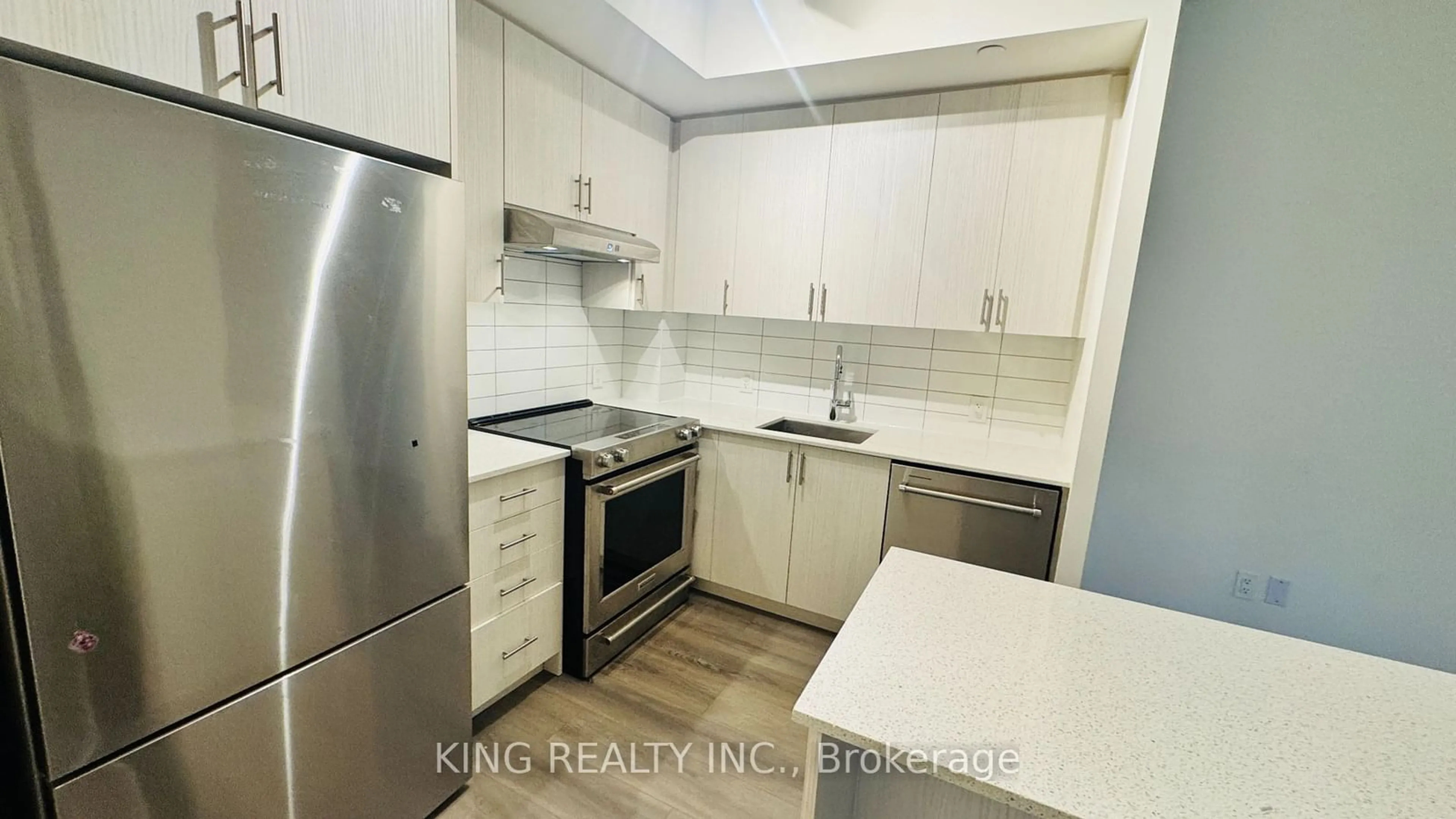 Standard kitchen, unknown for 9000 Jane St #420, Vaughan Ontario L4K 0M6