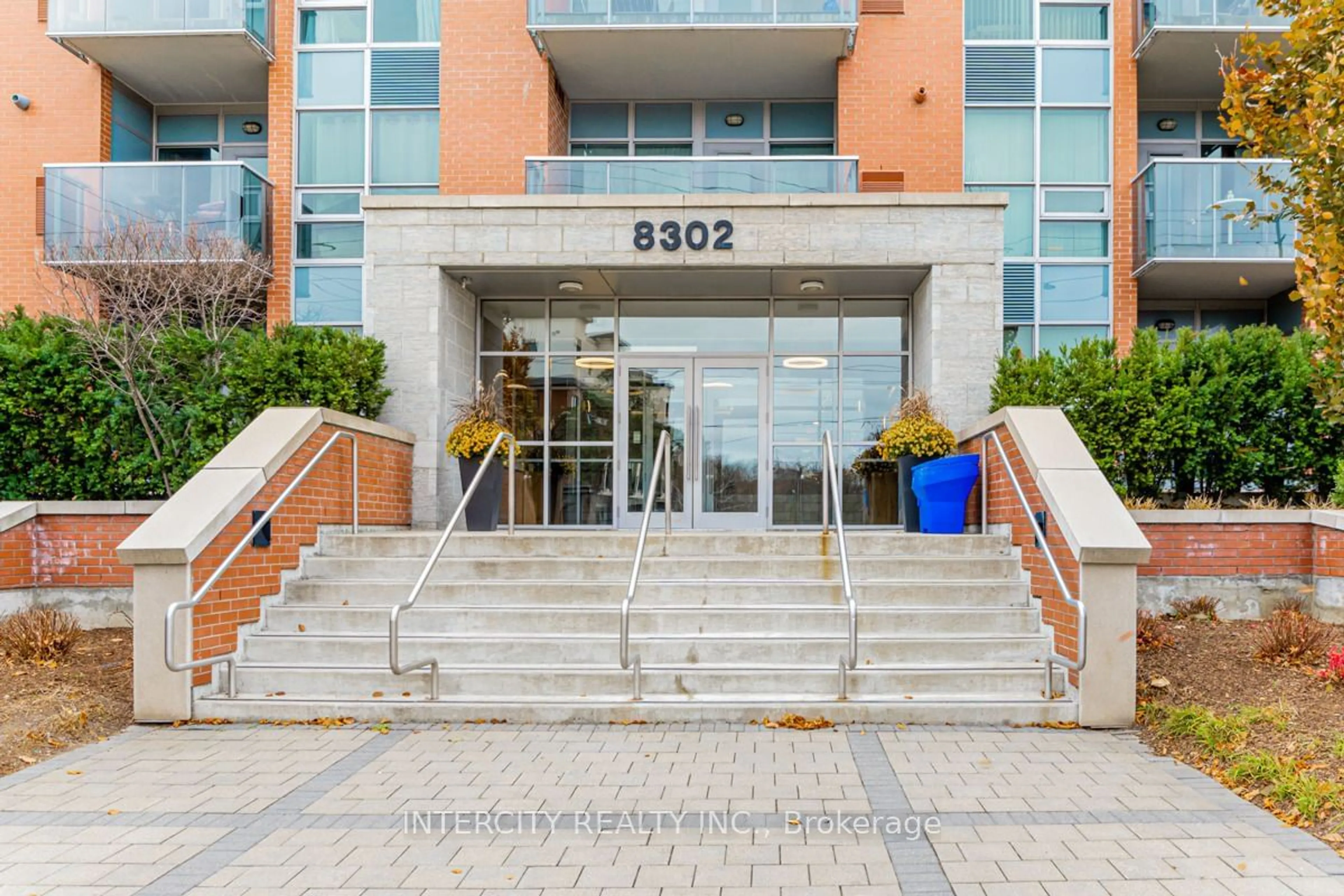 Indoor foyer for 8302 Islington Ave #103, Vaughan Ontario L4L 0E6