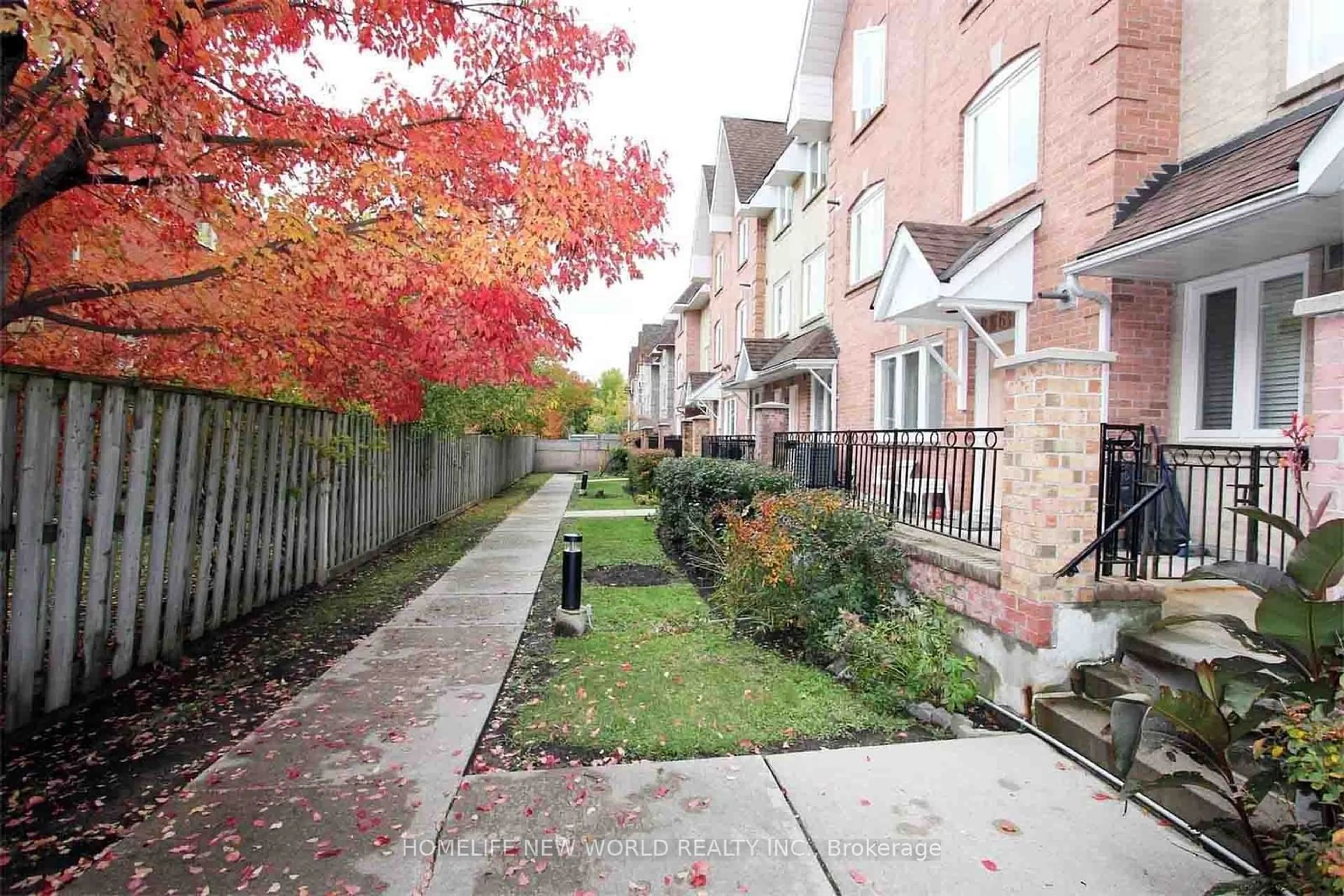 Patio, street for 75 Weldrick Rd #216, Richmond Hill Ontario L4C 0H9