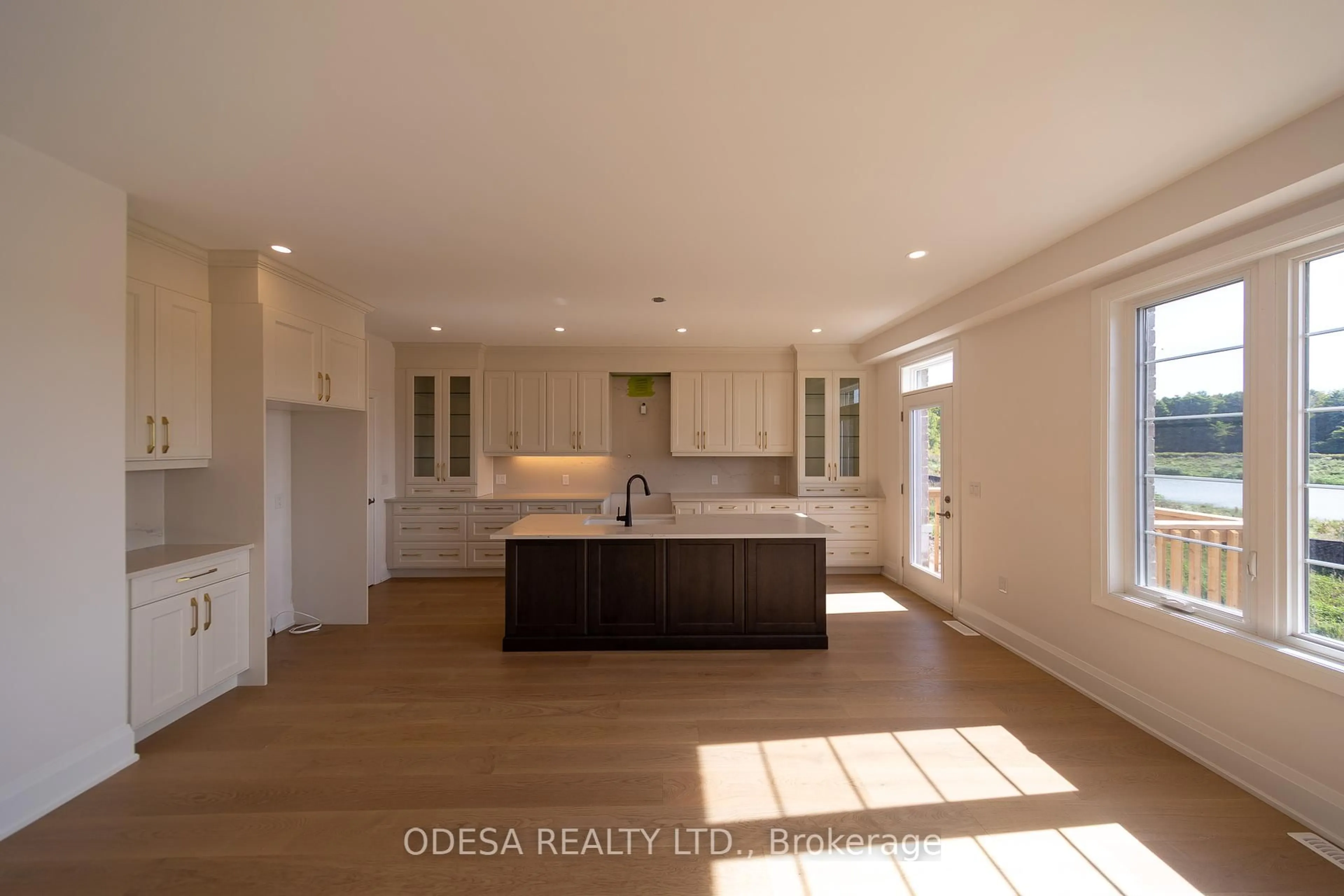 Open concept kitchen, unknown for 35 Big Canoe Dr, Georgina Ontario L0E 1R0