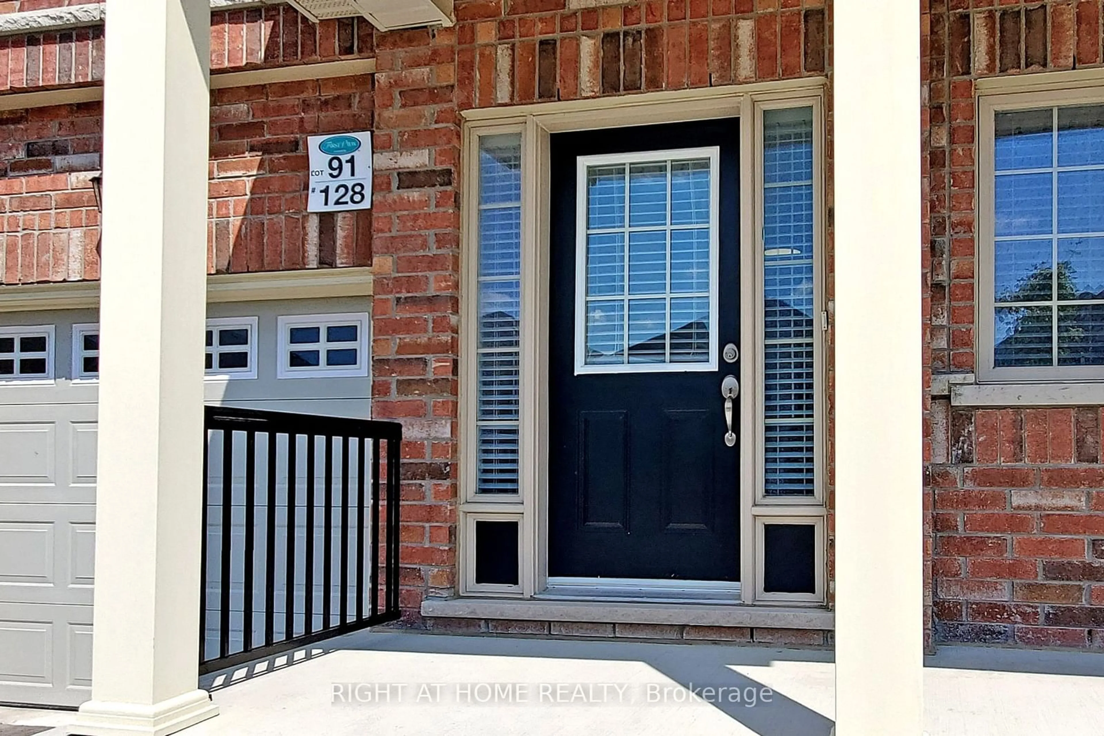 Indoor entryway for 128 Milby Cres, Bradford West Gwillimbury Ontario L3Z 0X8