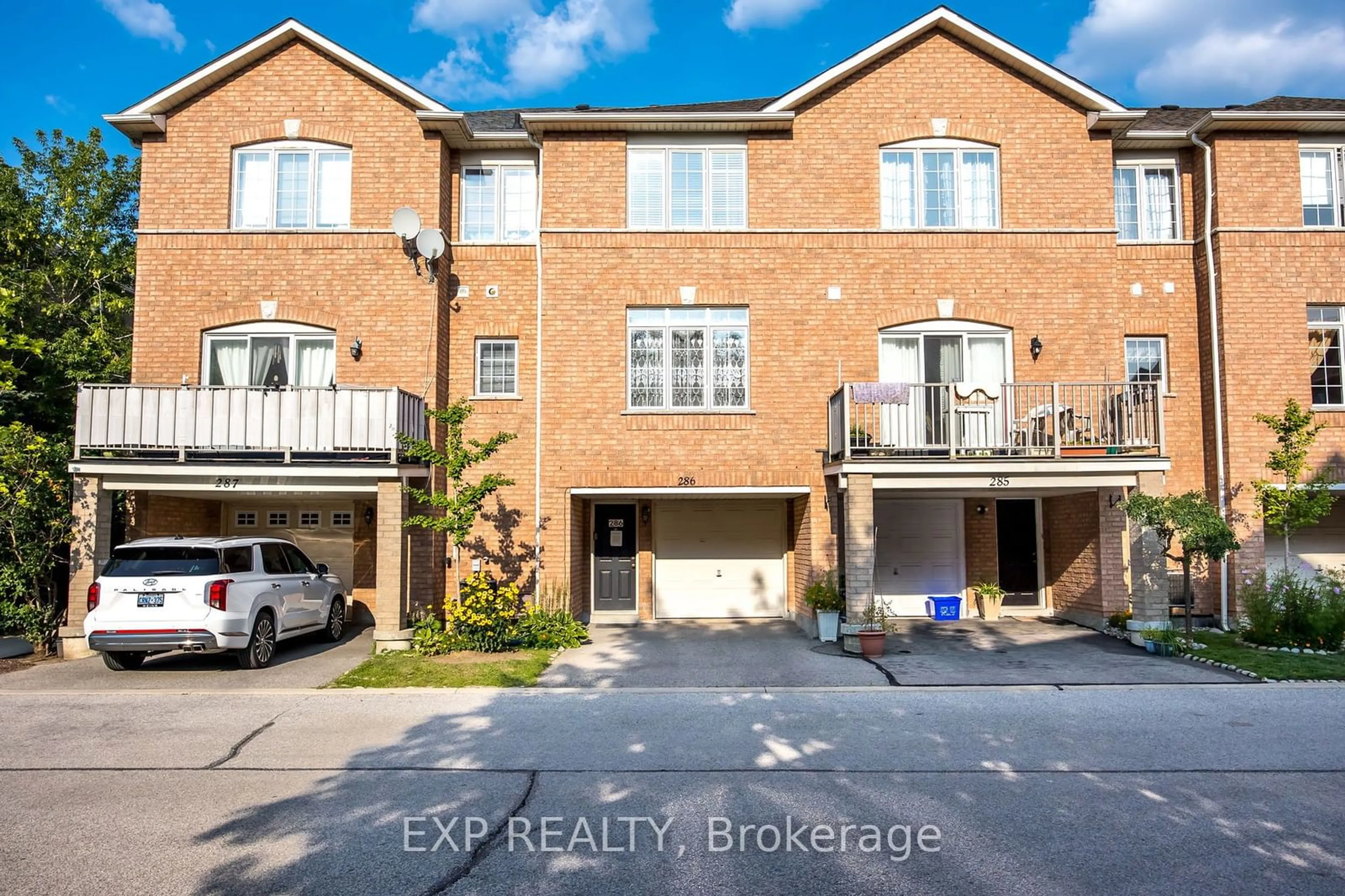 A pic from outside/outdoor area/front of a property/back of a property/a pic from drone, street for 23 Observatory Lane #286, Richmond Hill Ontario L4C 0M7