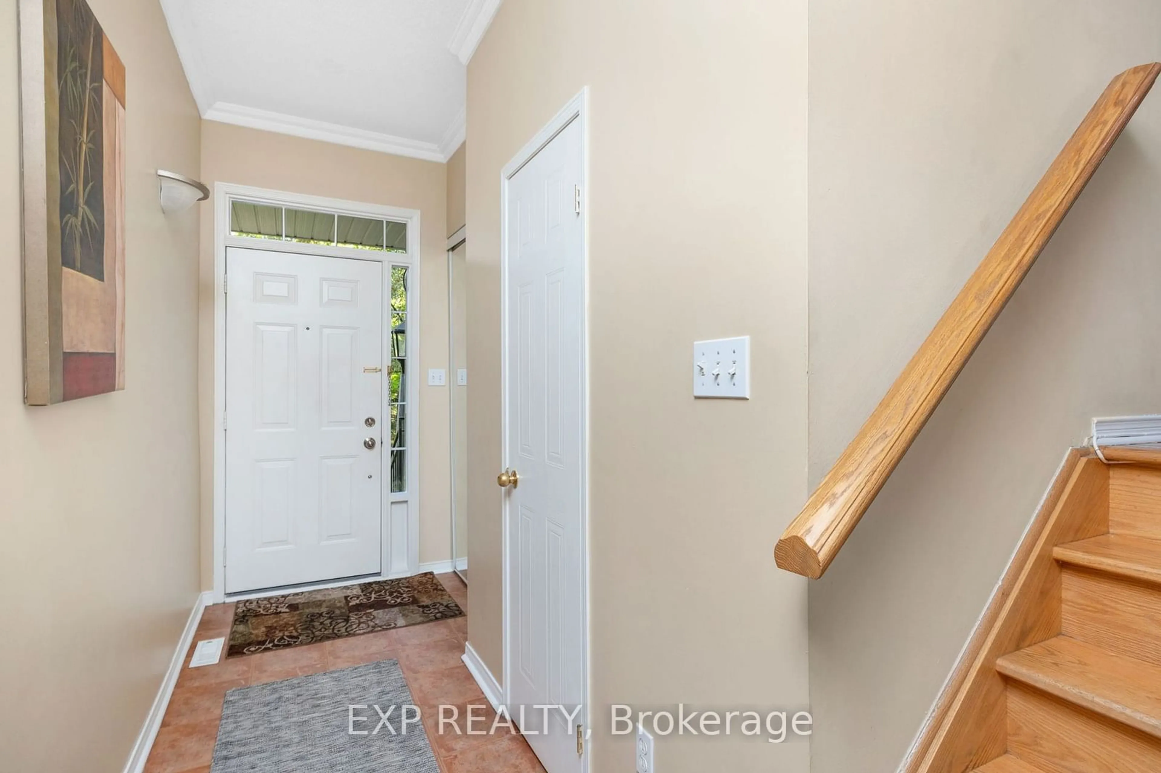 Indoor entryway for 23 Observatory Lane #286, Richmond Hill Ontario L4C 0M7