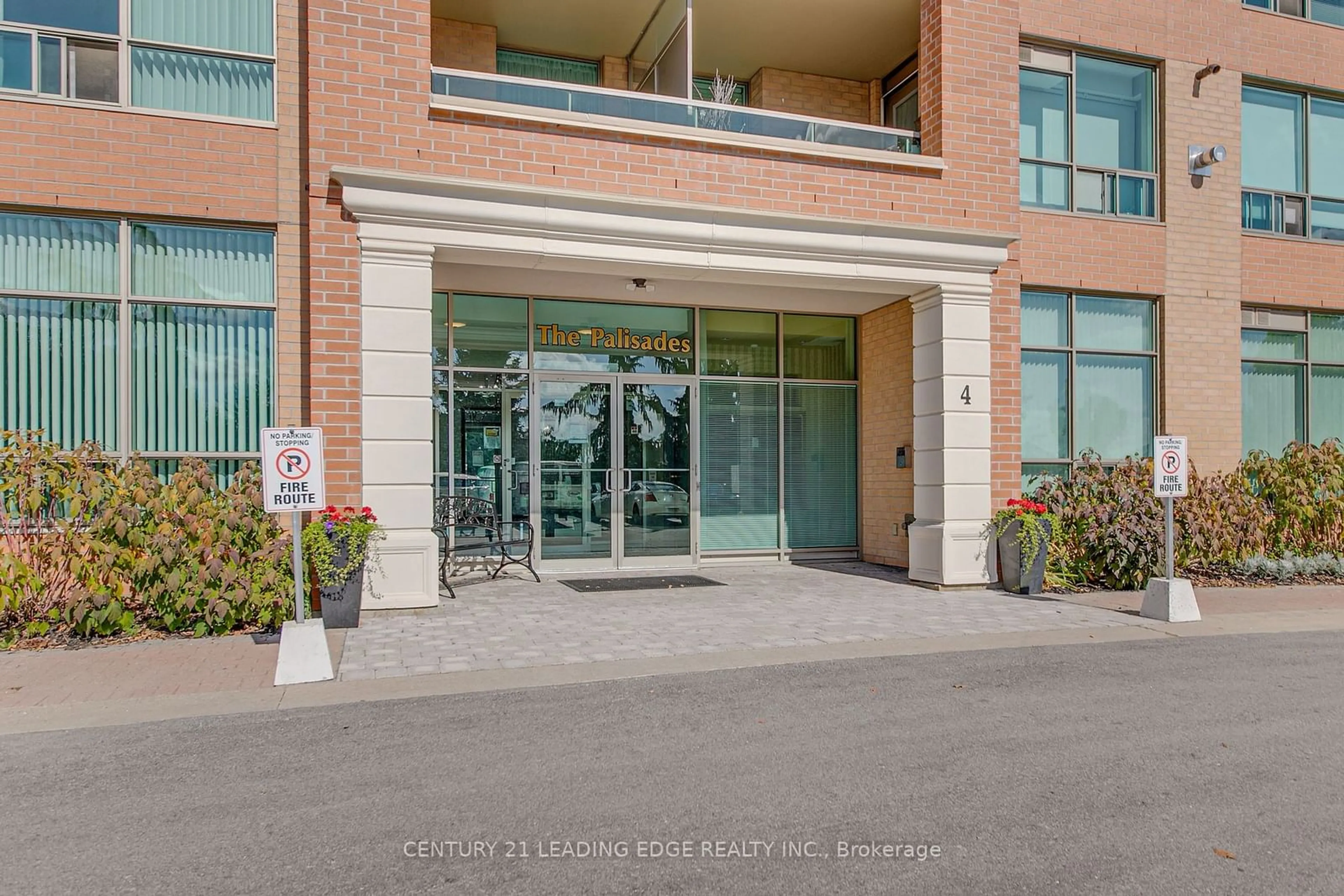 Indoor foyer for 4 BRIAR HILL Hts #405, New Tecumseth Ontario L9R 1Z7