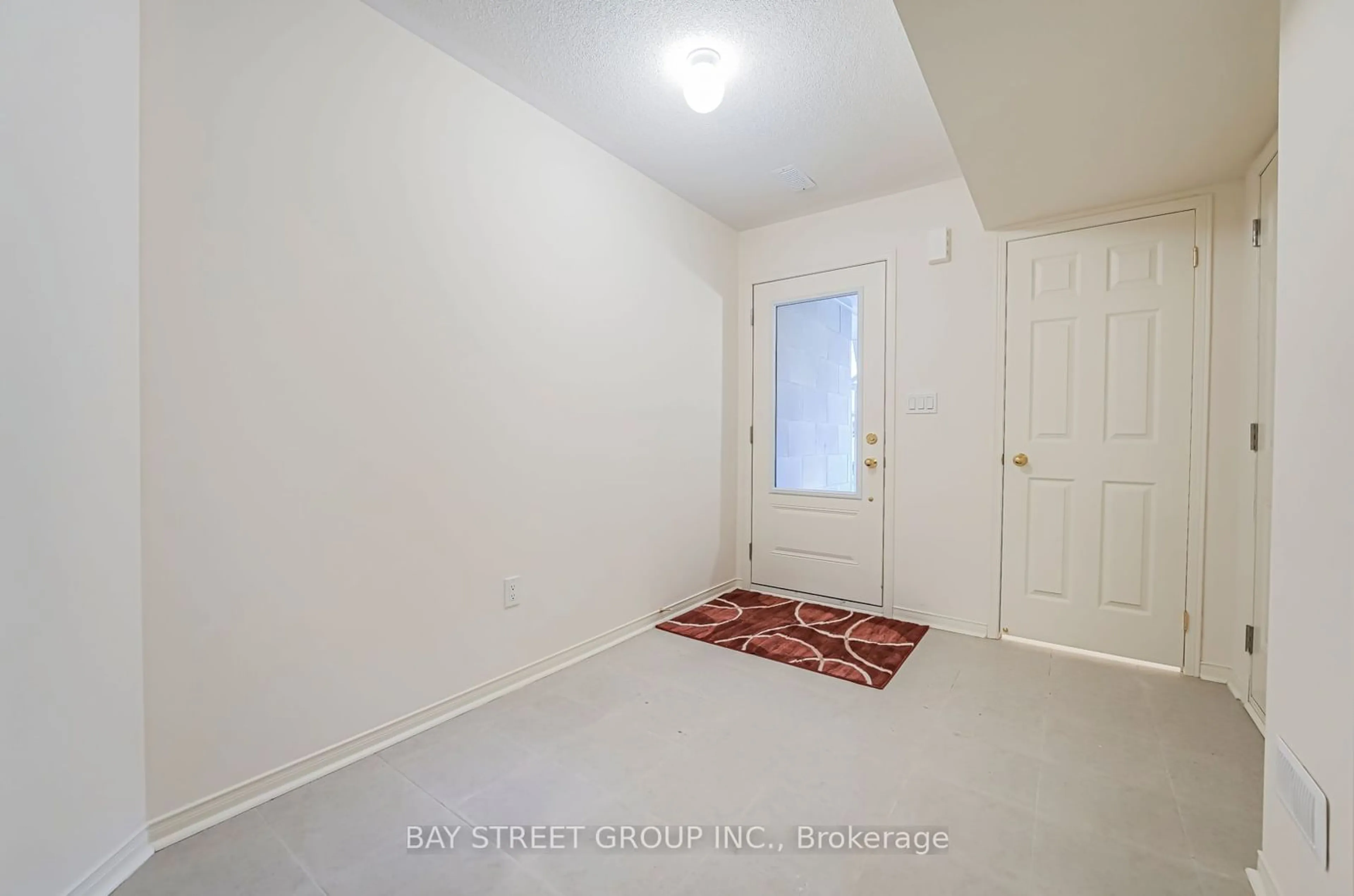 Indoor entryway for 105 Ness Dr, Richmond Hill Ontario L4S 0K9