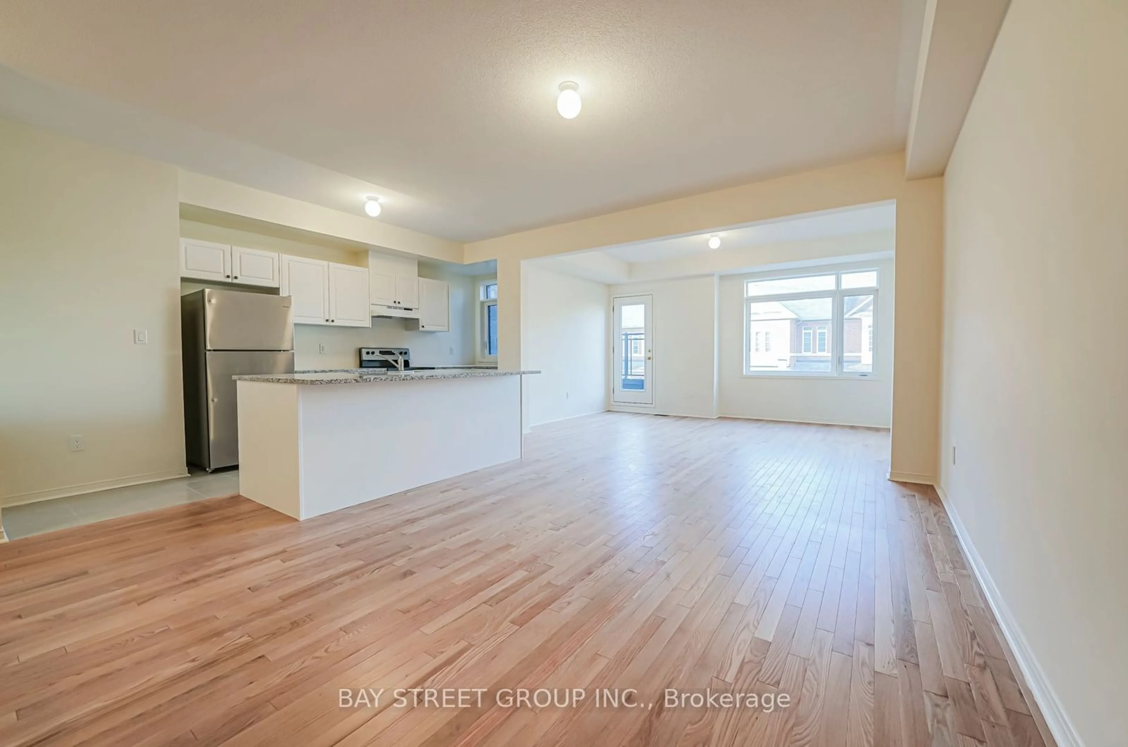 Open concept kitchen, unknown for 105 Ness Dr, Richmond Hill Ontario L4S 0K9