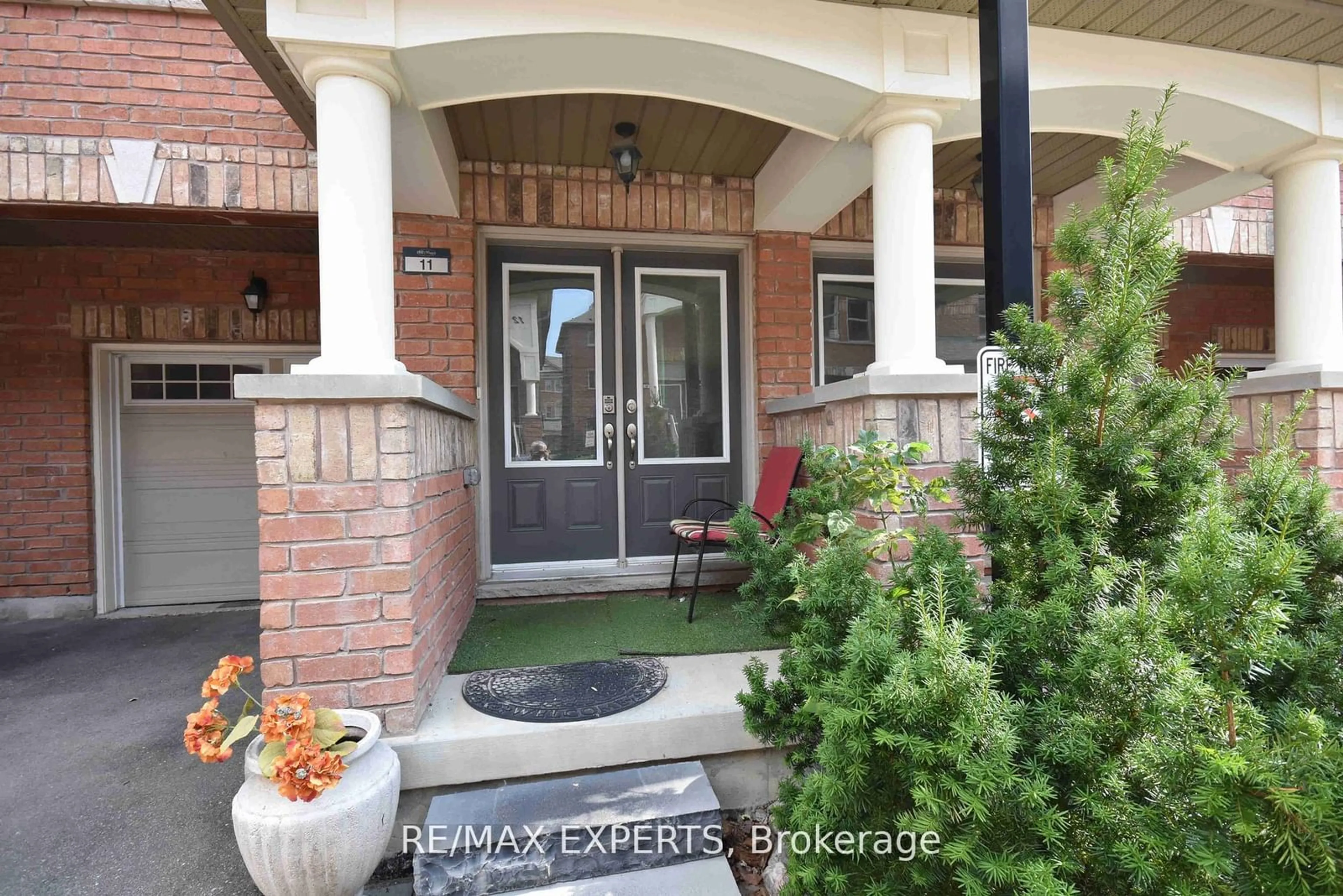 Indoor entryway for 11 City Park Circ, Vaughan Ontario L4L 0H2