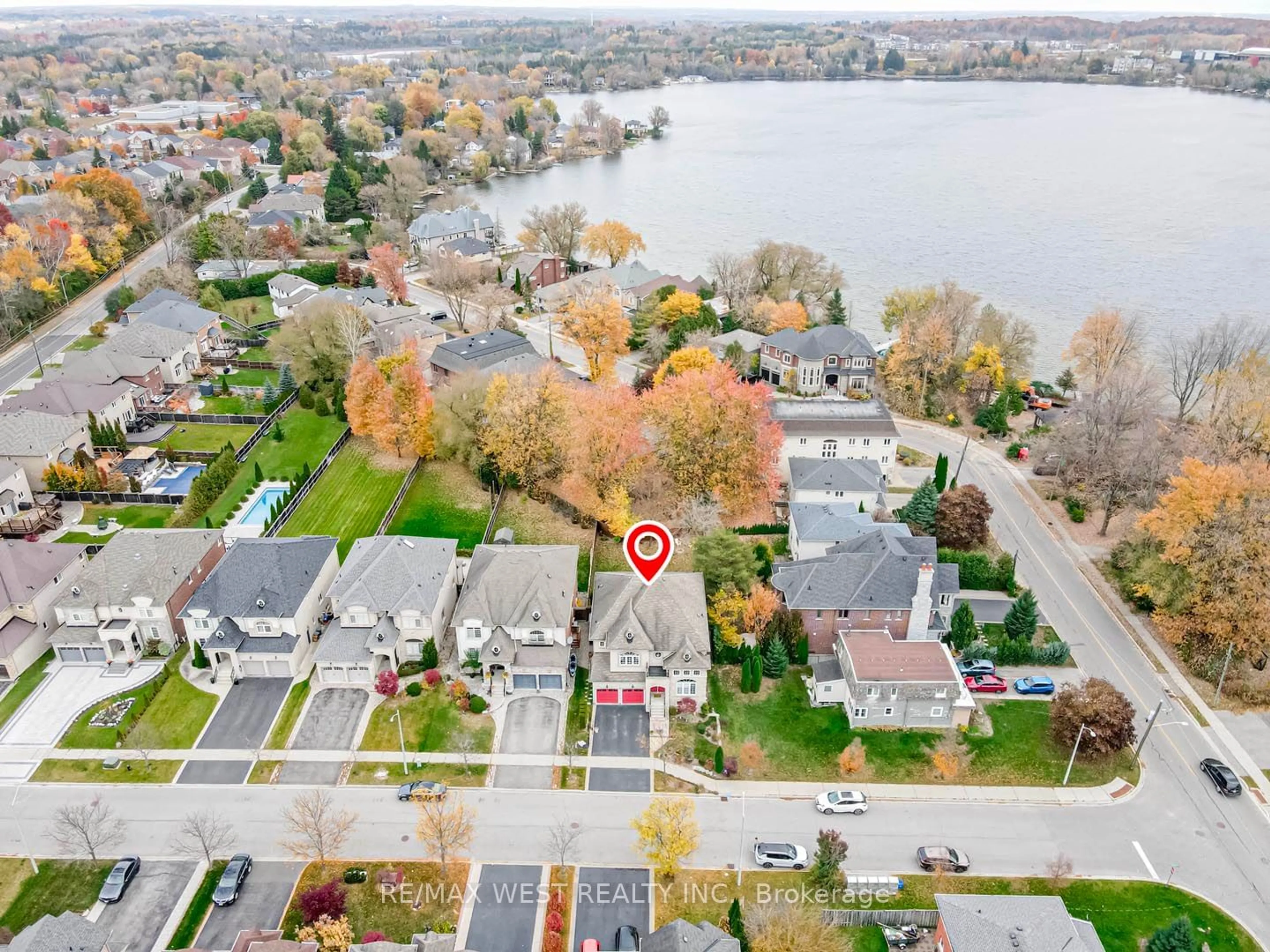 A pic from outside/outdoor area/front of a property/back of a property/a pic from drone, water/lake/river/ocean view for 5 Westlea Ave, Richmond Hill Ontario L4E 3A5