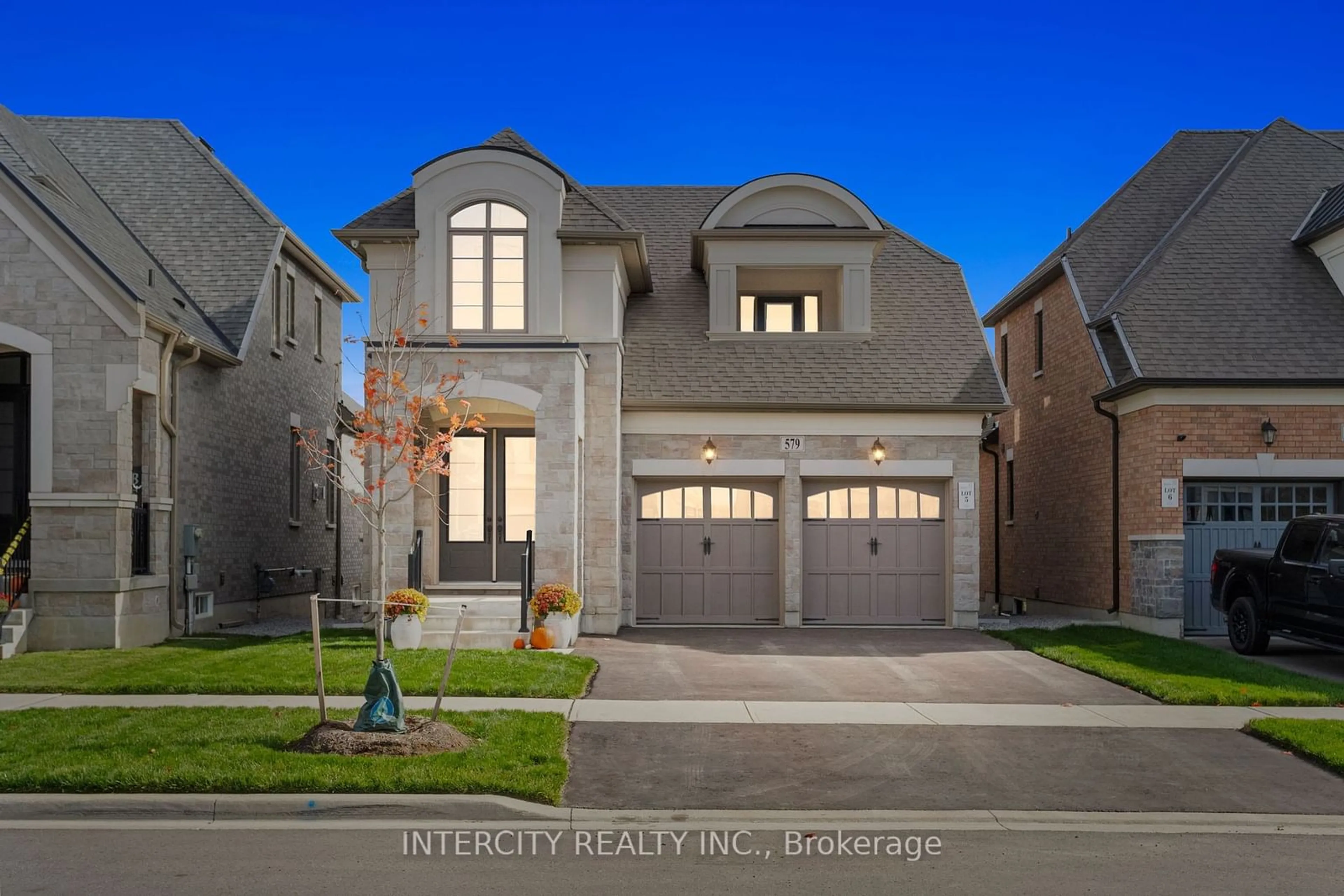 Home with brick exterior material, street for 579 Kleinburg Summit Way, Vaughan Ontario L0J 1C0