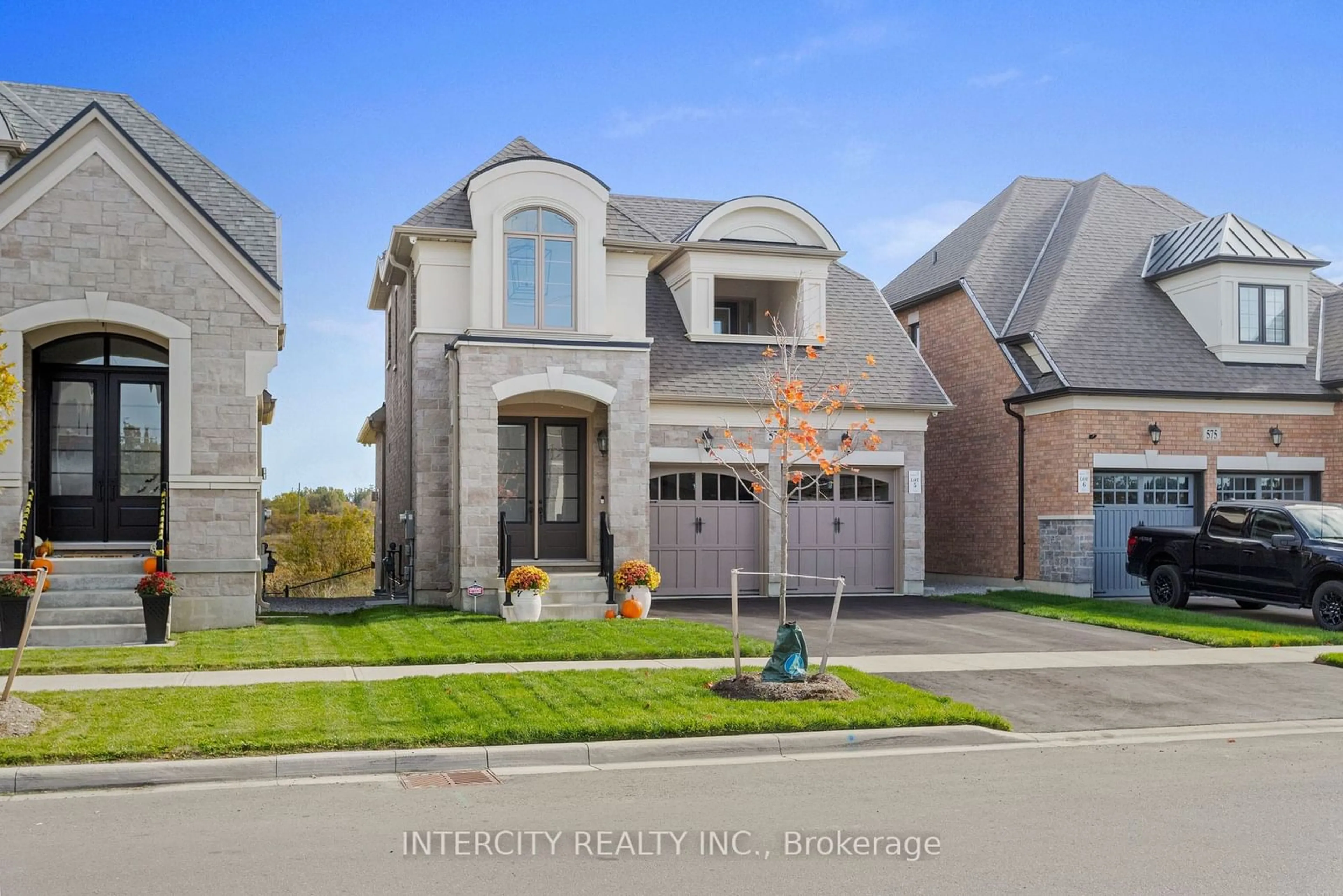 Home with brick exterior material, street for 579 Kleinburg Summit Way, Vaughan Ontario L0J 1C0