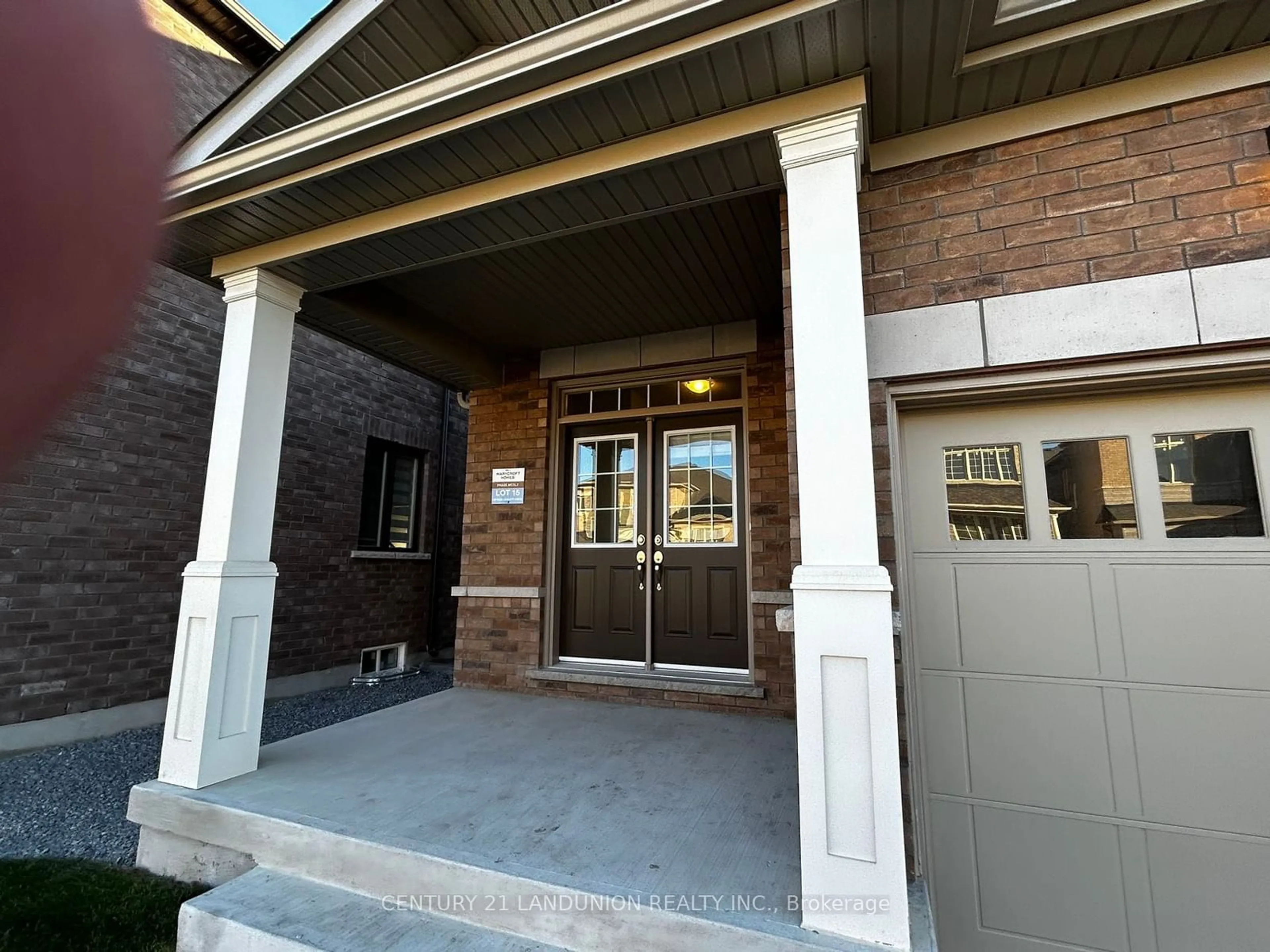 Indoor entryway for 69 Bud Leggett Cres, Georgina Ontario L4P 0T1