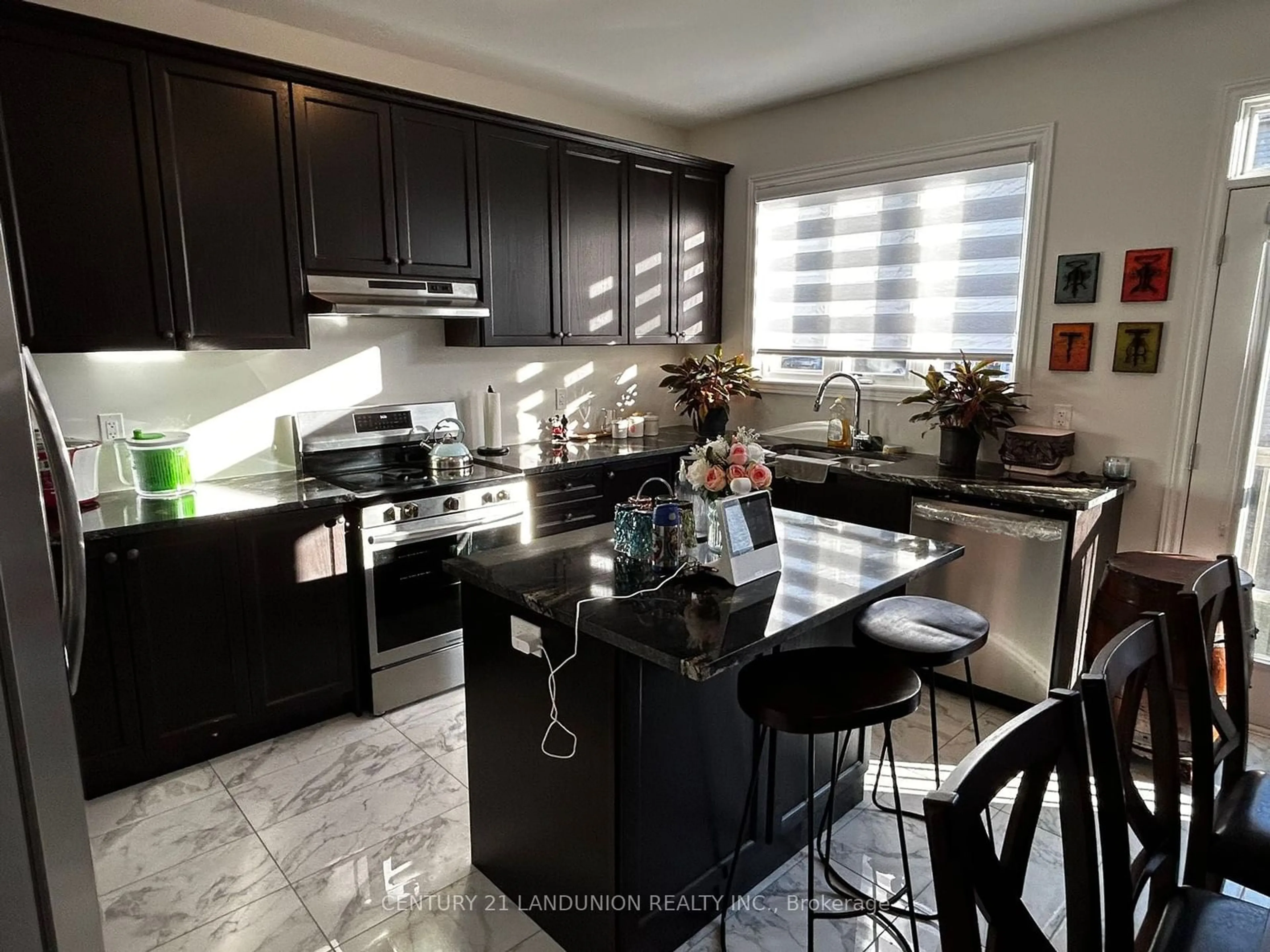 Open concept kitchen, ceramic/tile floor for 69 Bud Leggett Cres, Georgina Ontario L4P 0T1