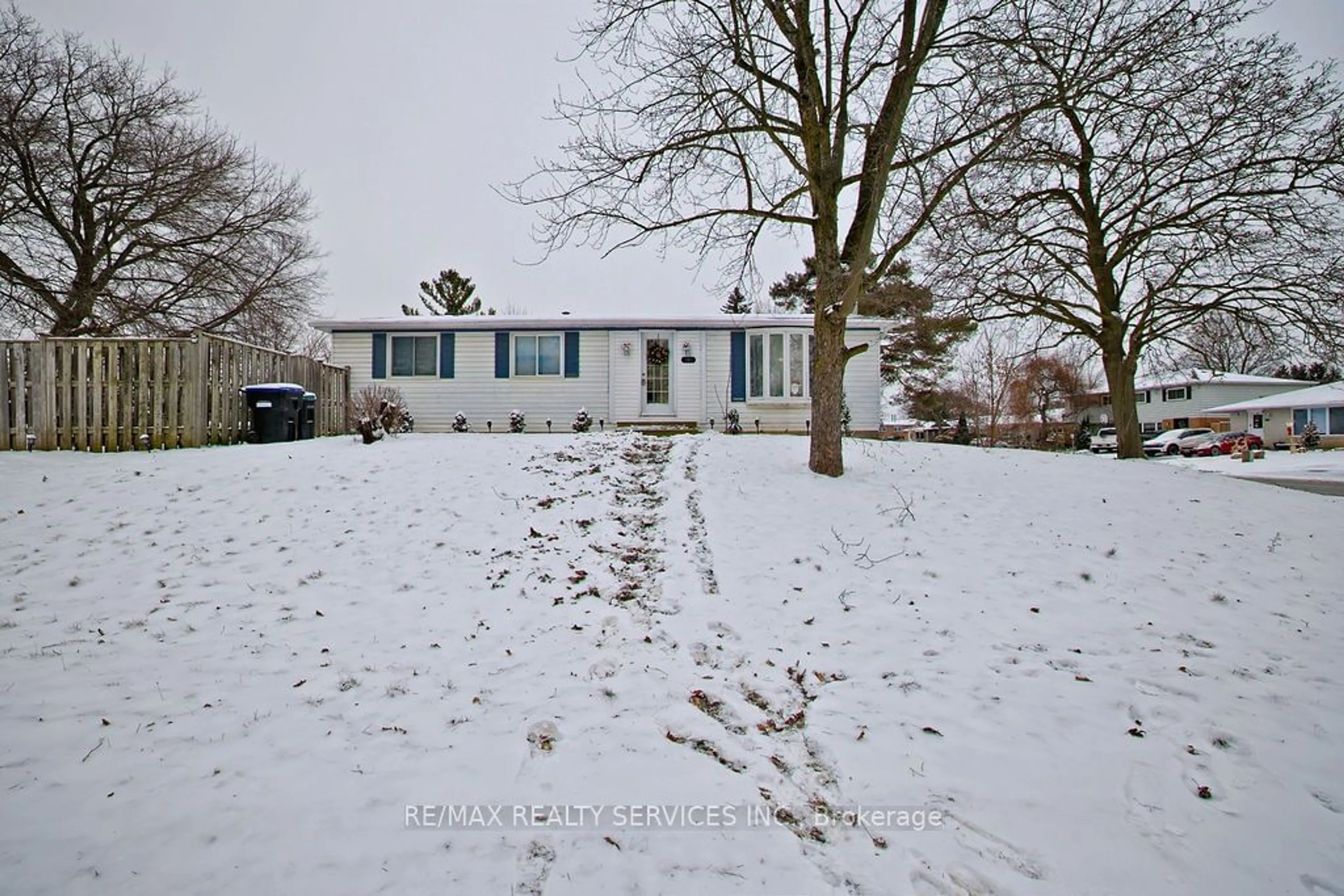 A pic from outside/outdoor area/front of a property/back of a property/a pic from drone, street for 101 Walkem Dr, New Tecumseth Ontario L0G 1W0