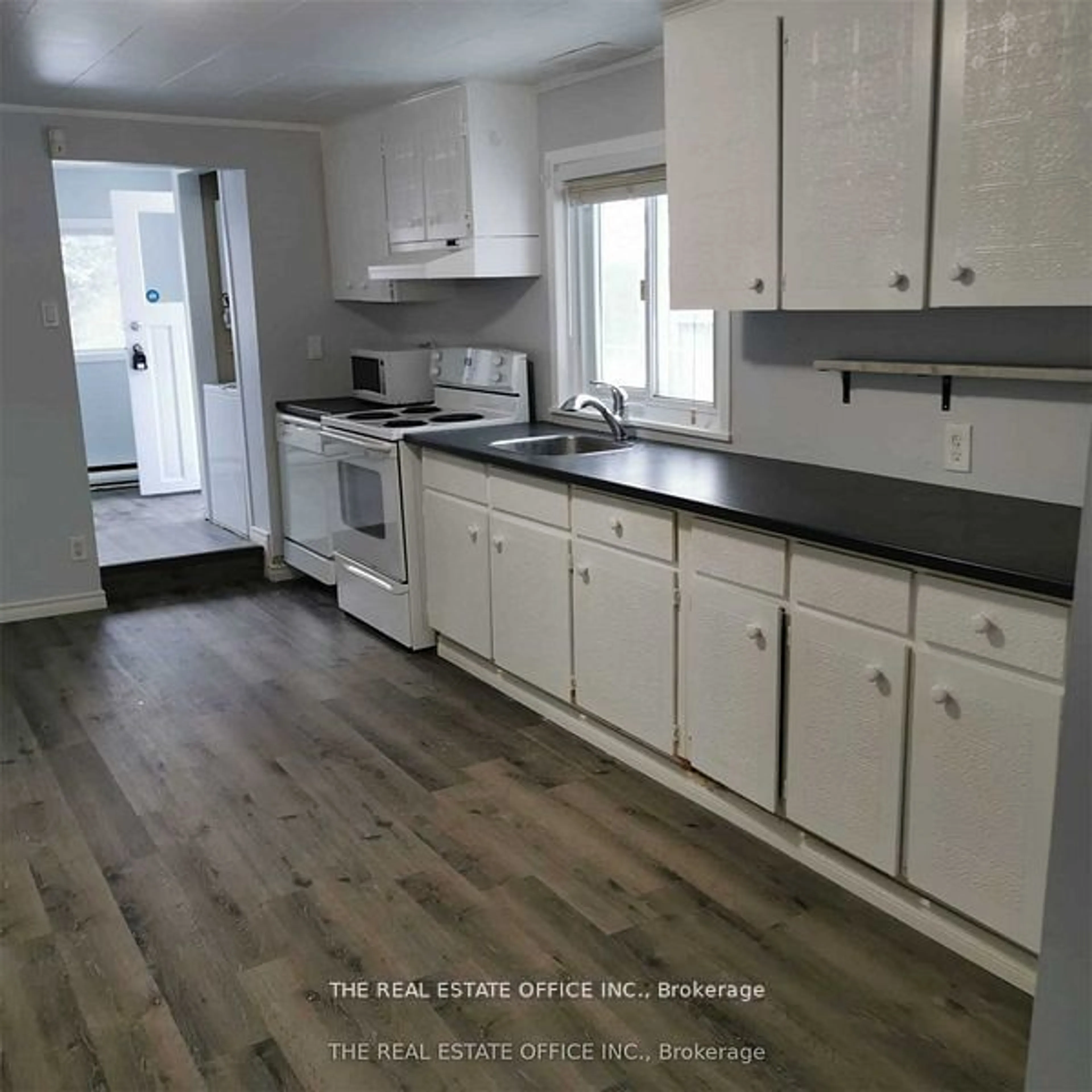 Standard kitchen, wood/laminate floor for 1274 Killarney Beach Rd, Innisfil Ontario L0L 1W0