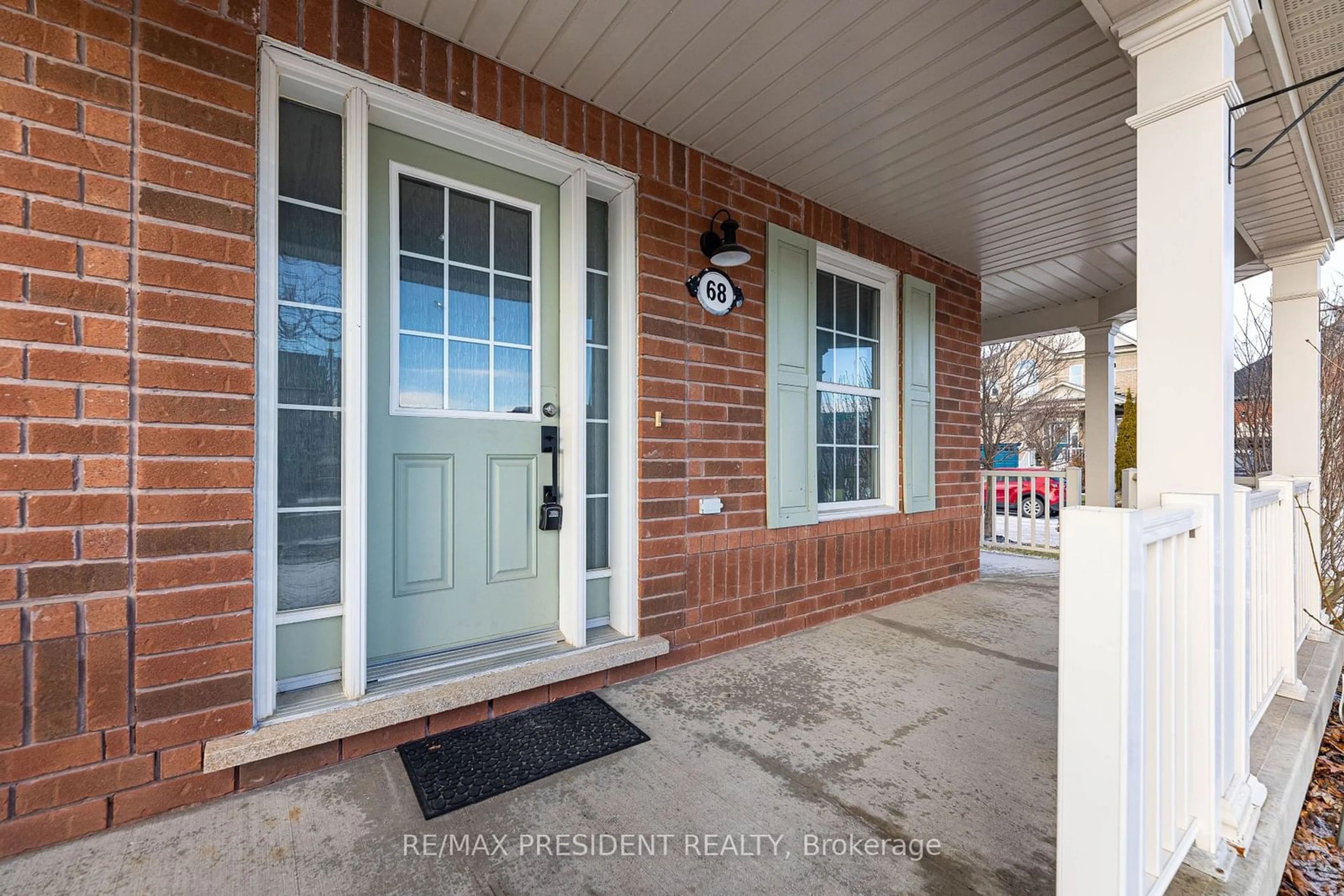 Indoor entryway for 68 Reeves Way Blvd, Whitchurch-Stouffville Ontario L4A 0J8