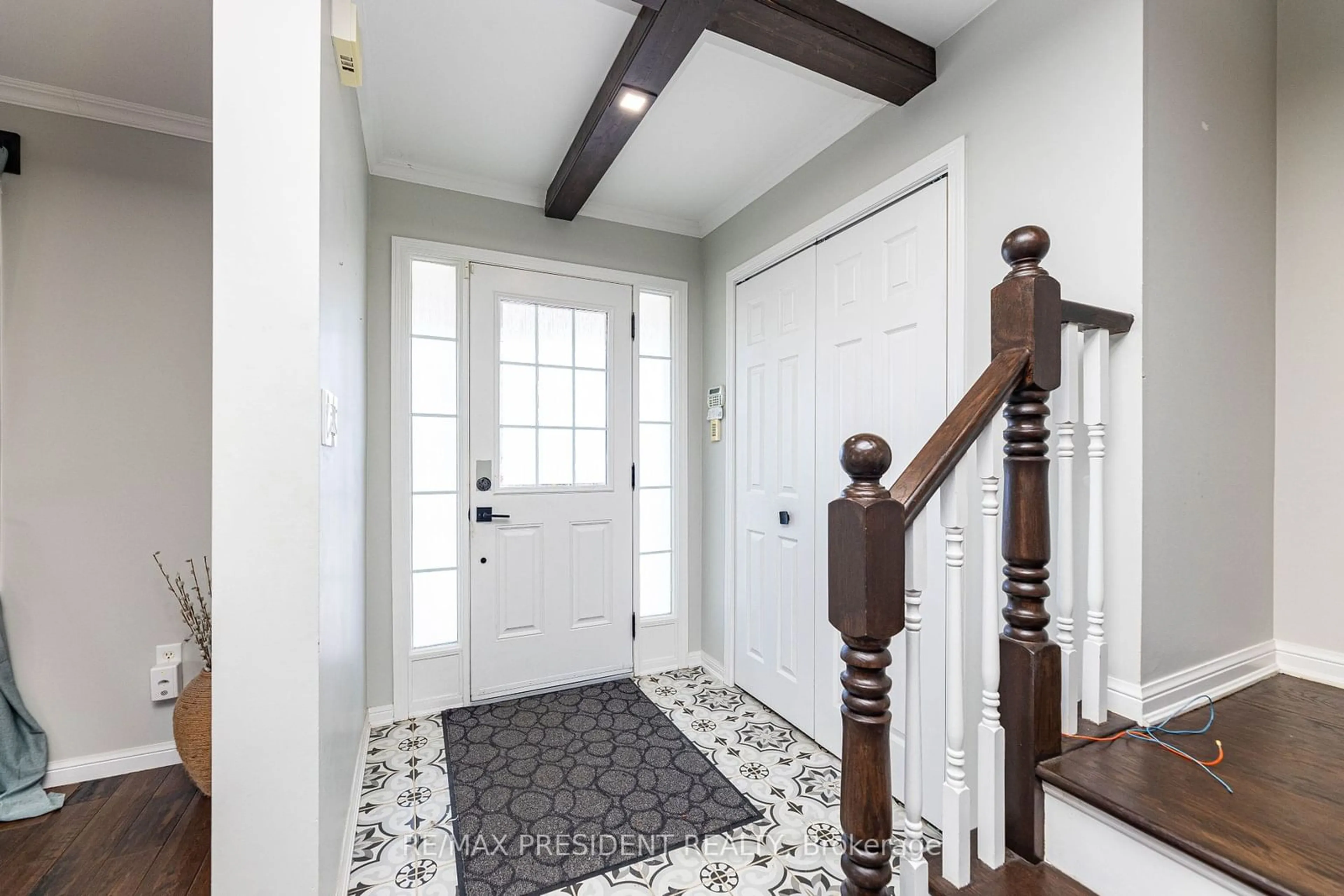 Indoor entryway for 68 Reeves Way Blvd, Whitchurch-Stouffville Ontario L4A 0J8