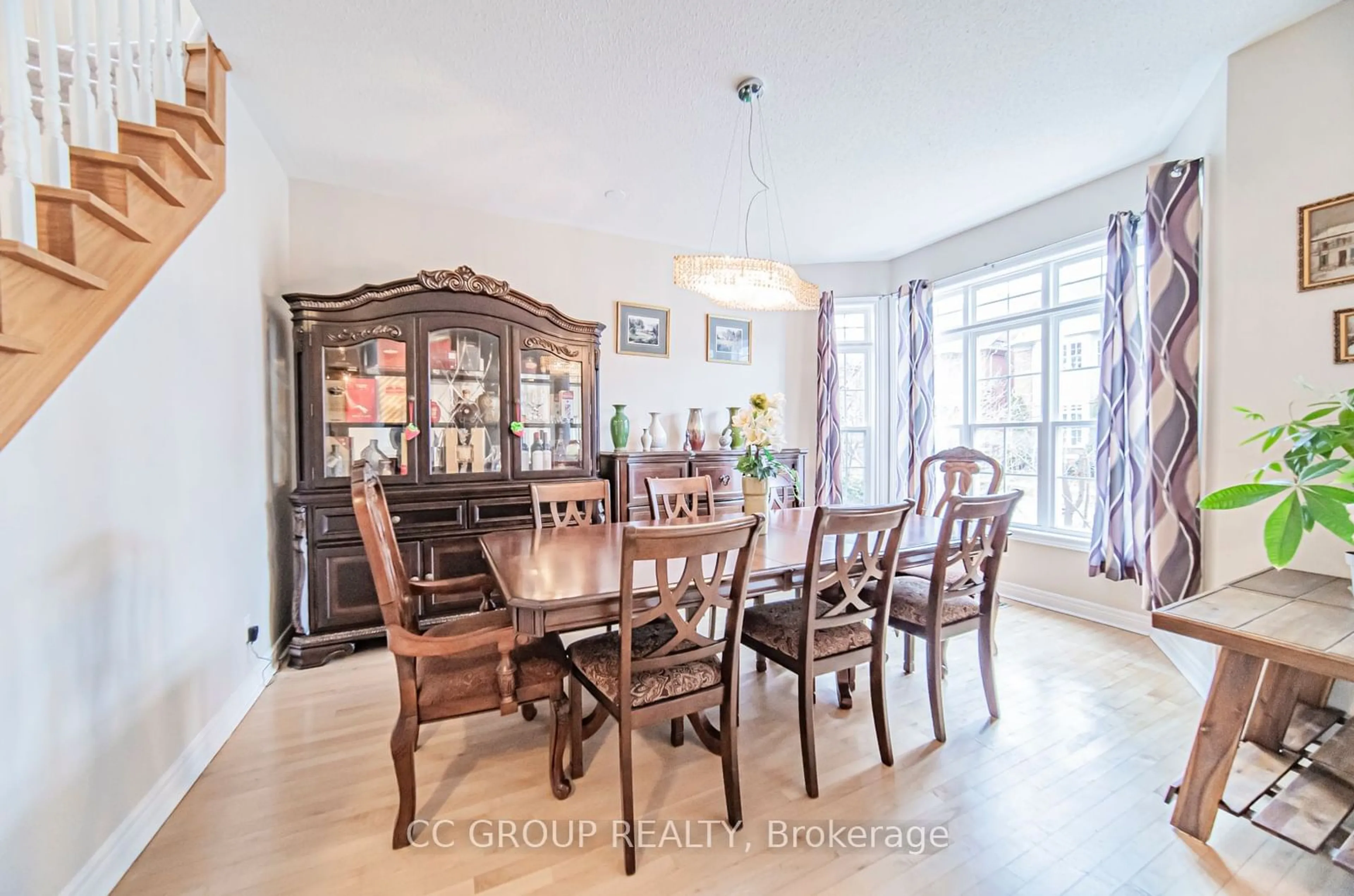 Dining room, wood/laminate floor for 40 Port Rush Tr, Markham Ontario L6C 1Z3