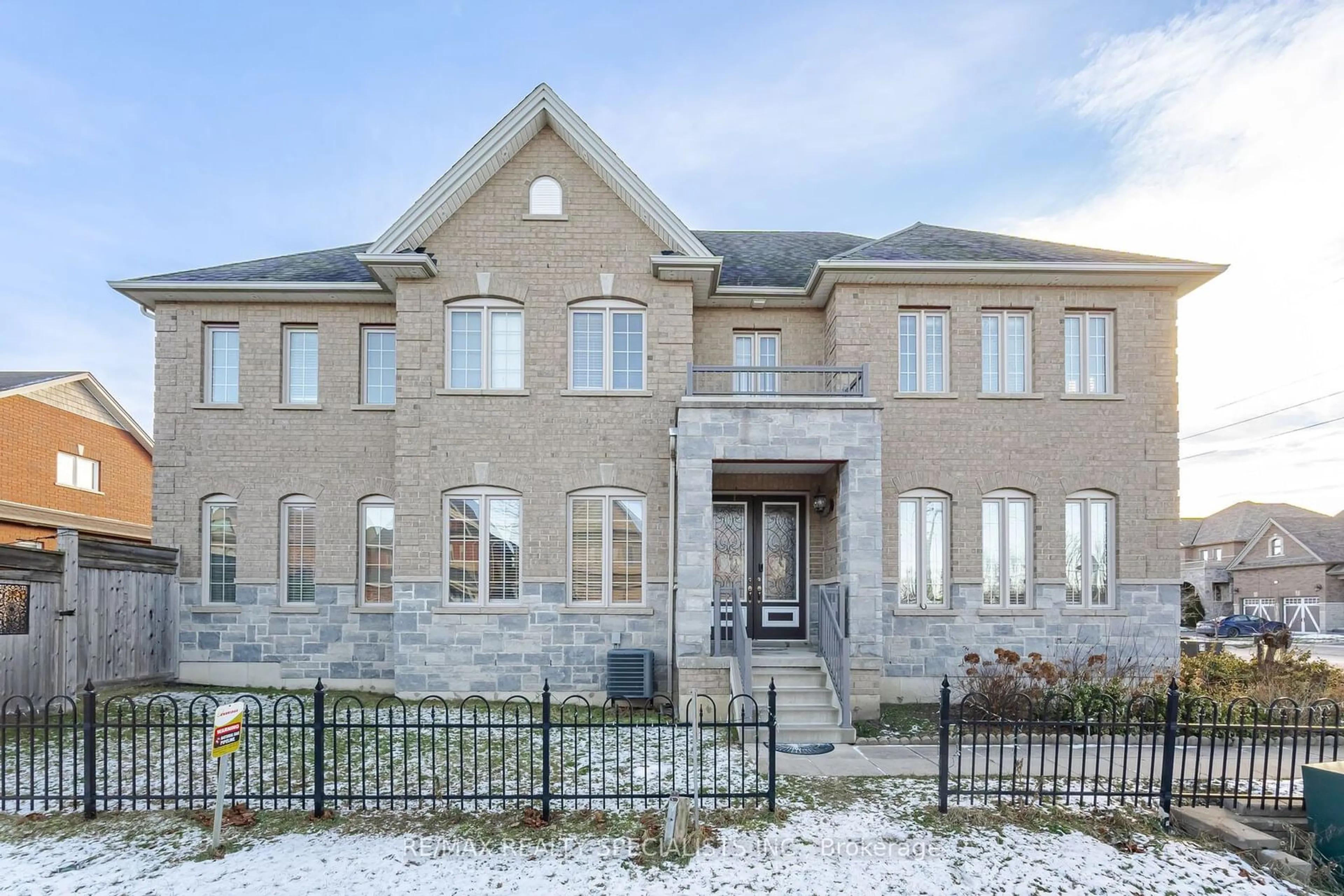 Home with brick exterior material, building for 201 Eight Ave, New Tecumseth Ontario L6R 1Z6