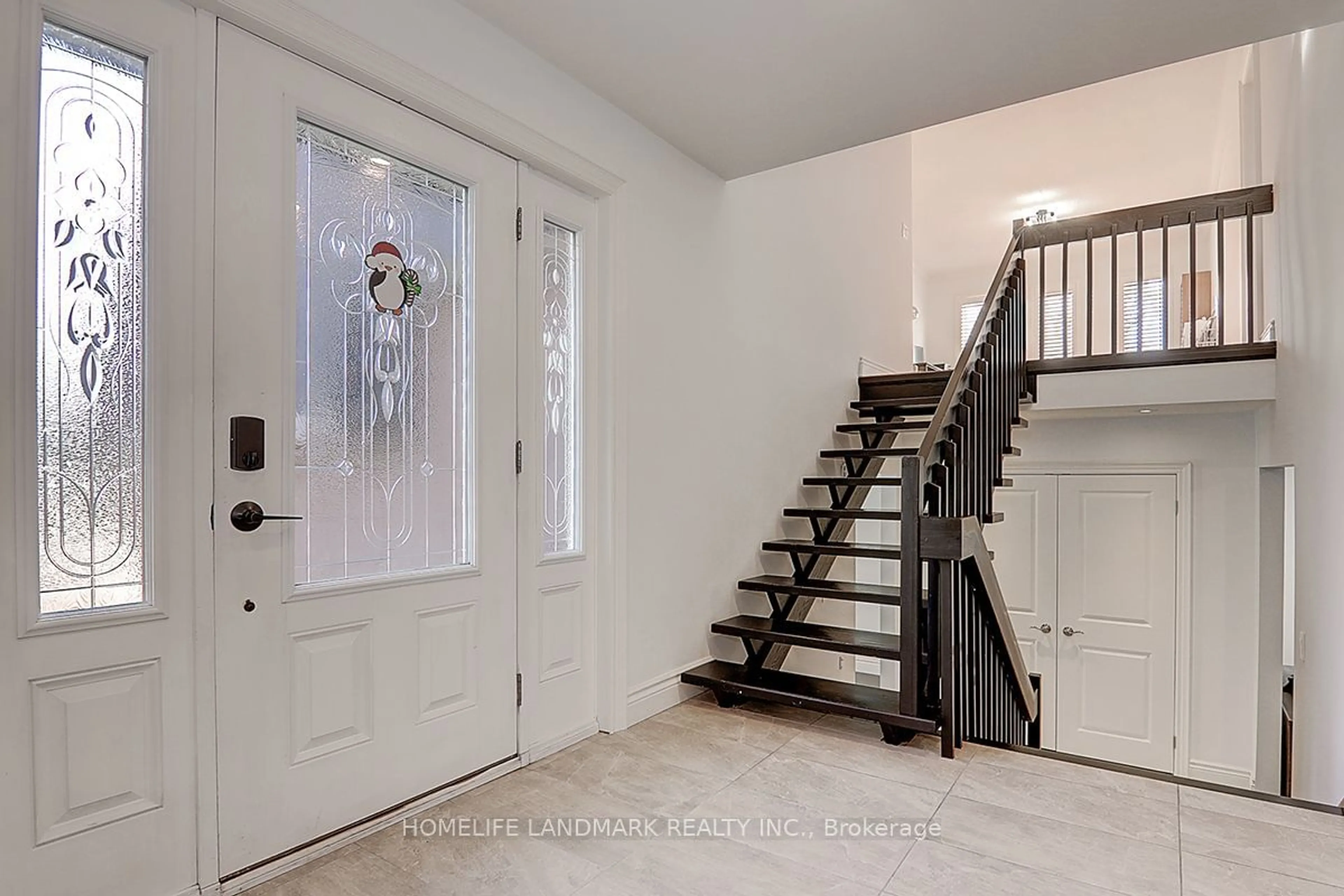 Indoor entryway for 5803 3rd Line, New Tecumseth Ontario L0G 1W0