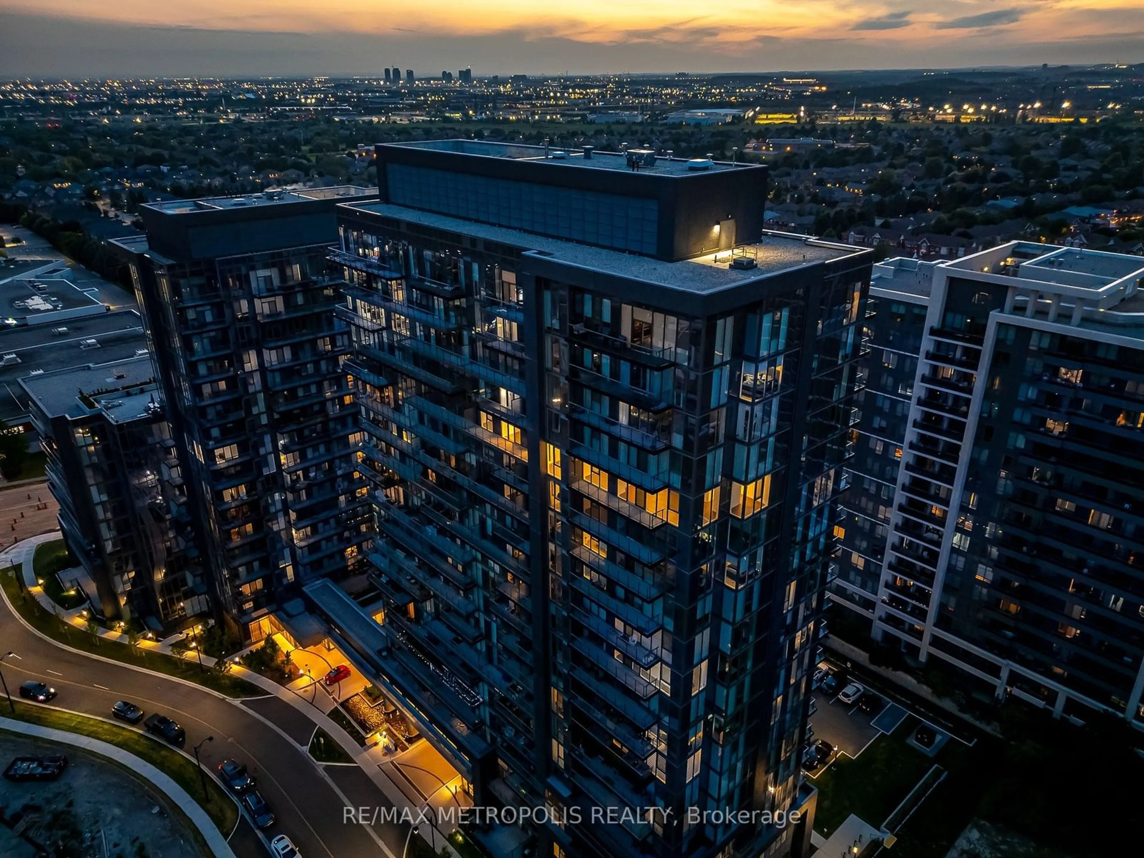 A pic from outside/outdoor area/front of a property/back of a property/a pic from drone, city buildings view from balcony for 20 Gatineau Dr #1602E, Vaughan Ontario L4J 0L3