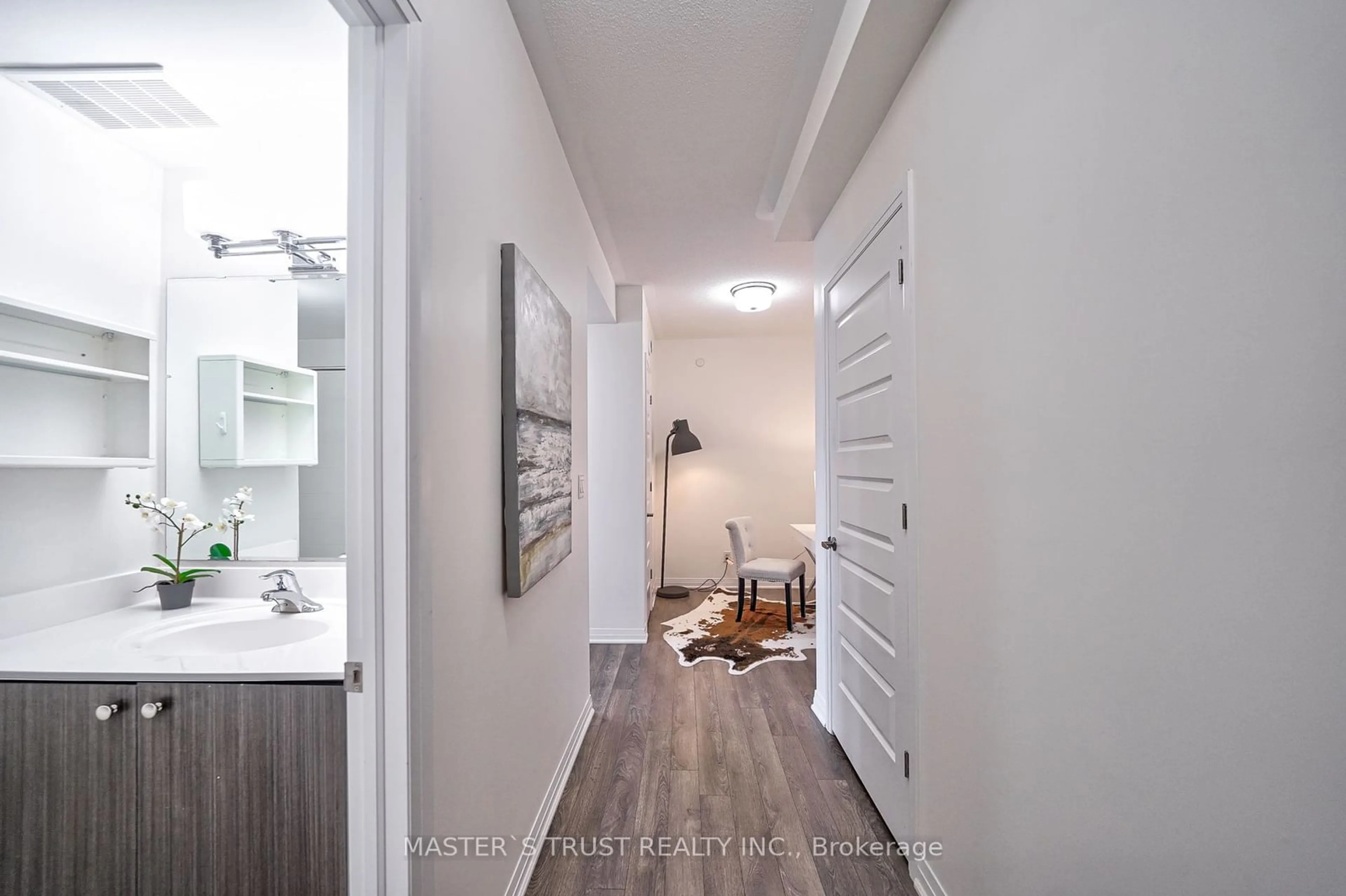 Indoor entryway for 2 Adam Sellers St #404, Markham Ontario L6B 1N2