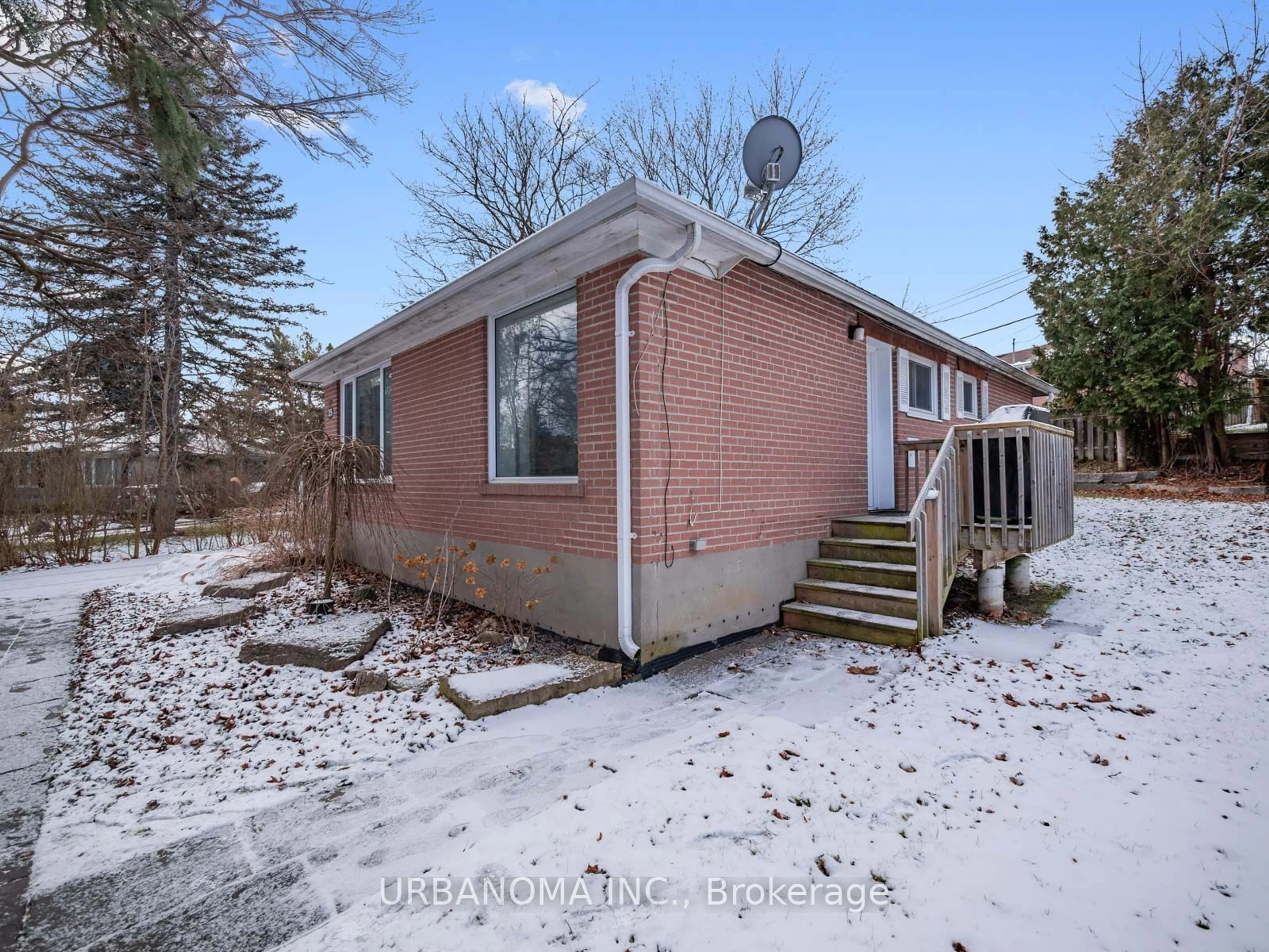 Home with brick exterior material, unknown for 25 Algonquin Cres, Aurora Ontario L4G 3E6