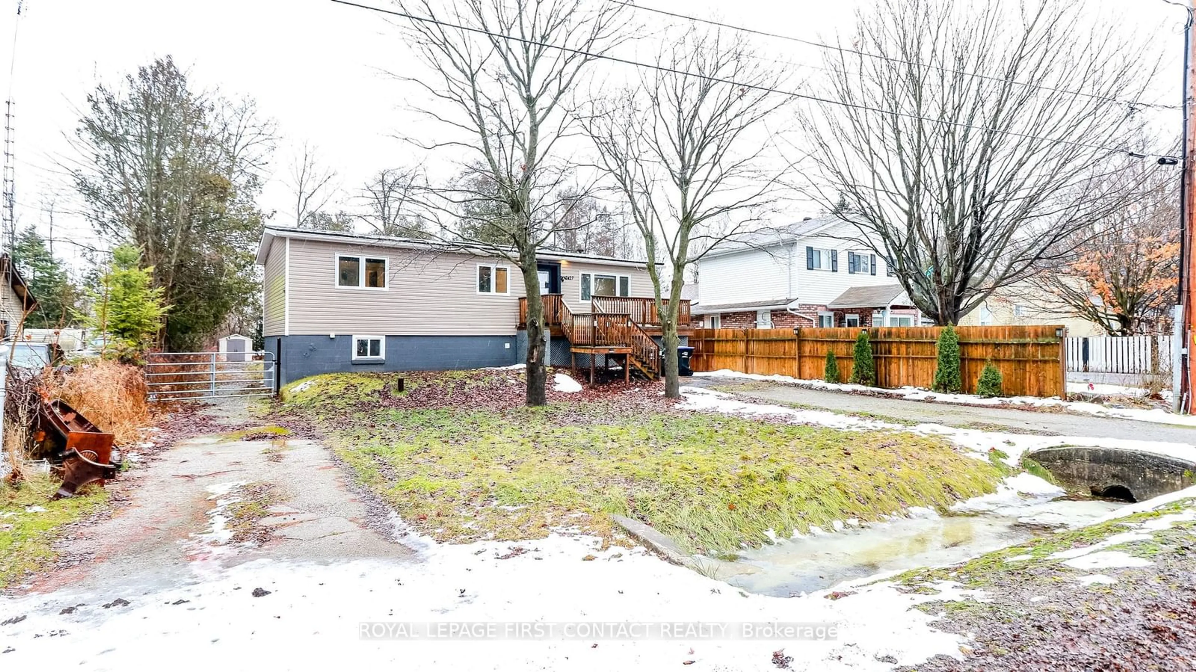 A pic from outside/outdoor area/front of a property/back of a property/a pic from drone, street for 2427 Wallace Ave, Innisfil Ontario L9S 2G5