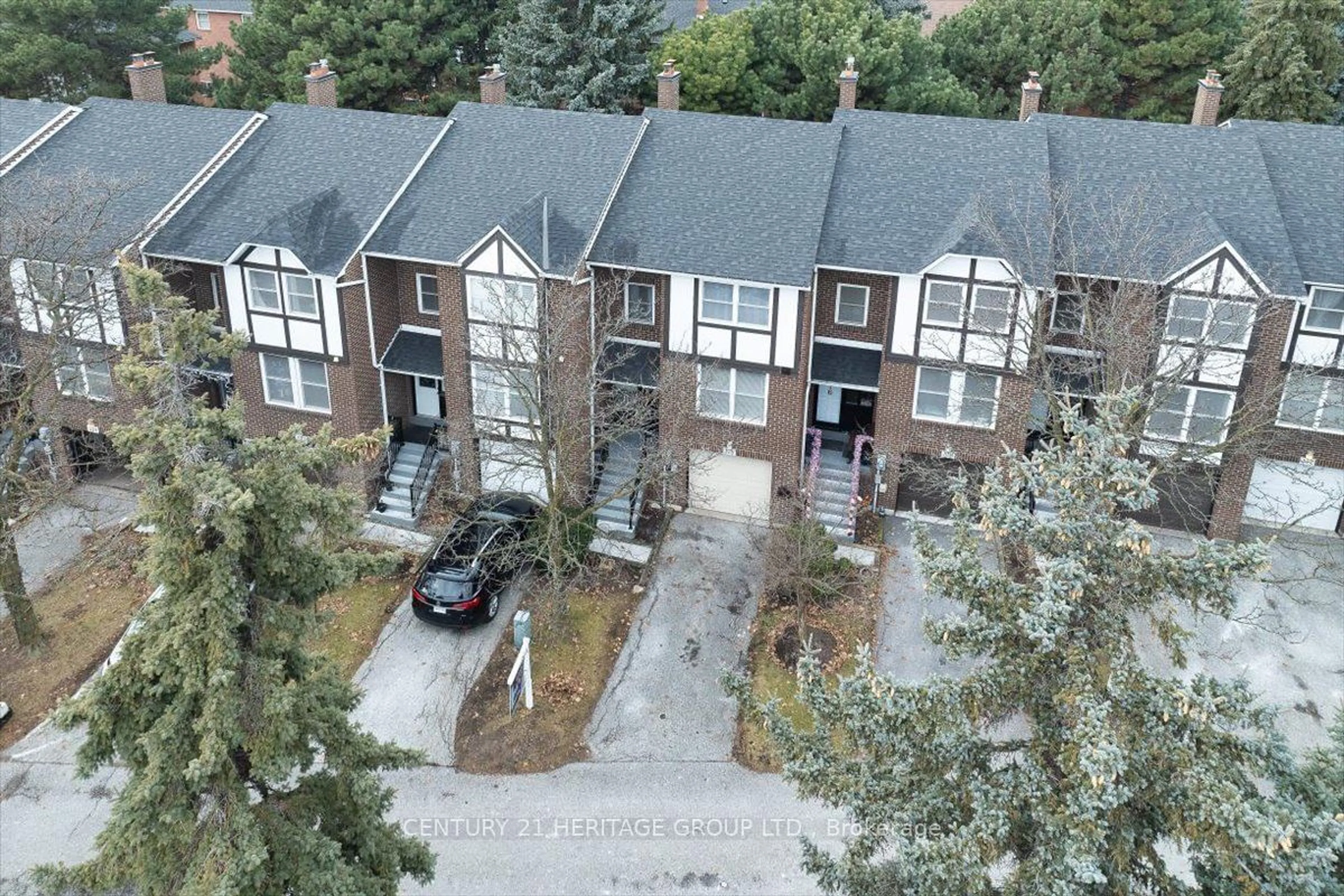 A pic from outside/outdoor area/front of a property/back of a property/a pic from drone, unknown for 318 Simonston Blvd #45, Markham Ontario L3T 4T5