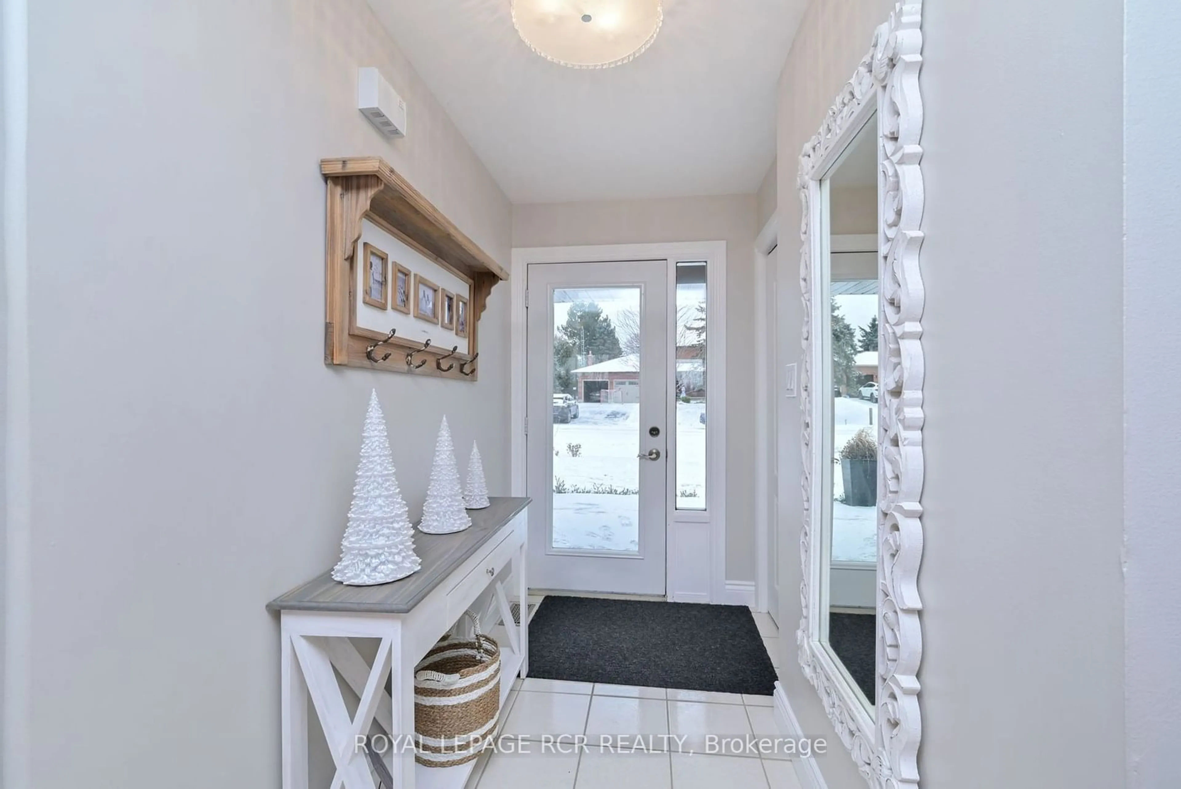 Indoor entryway for 20 Joseph St, Adjala-Tosorontio Ontario L0G 1L0