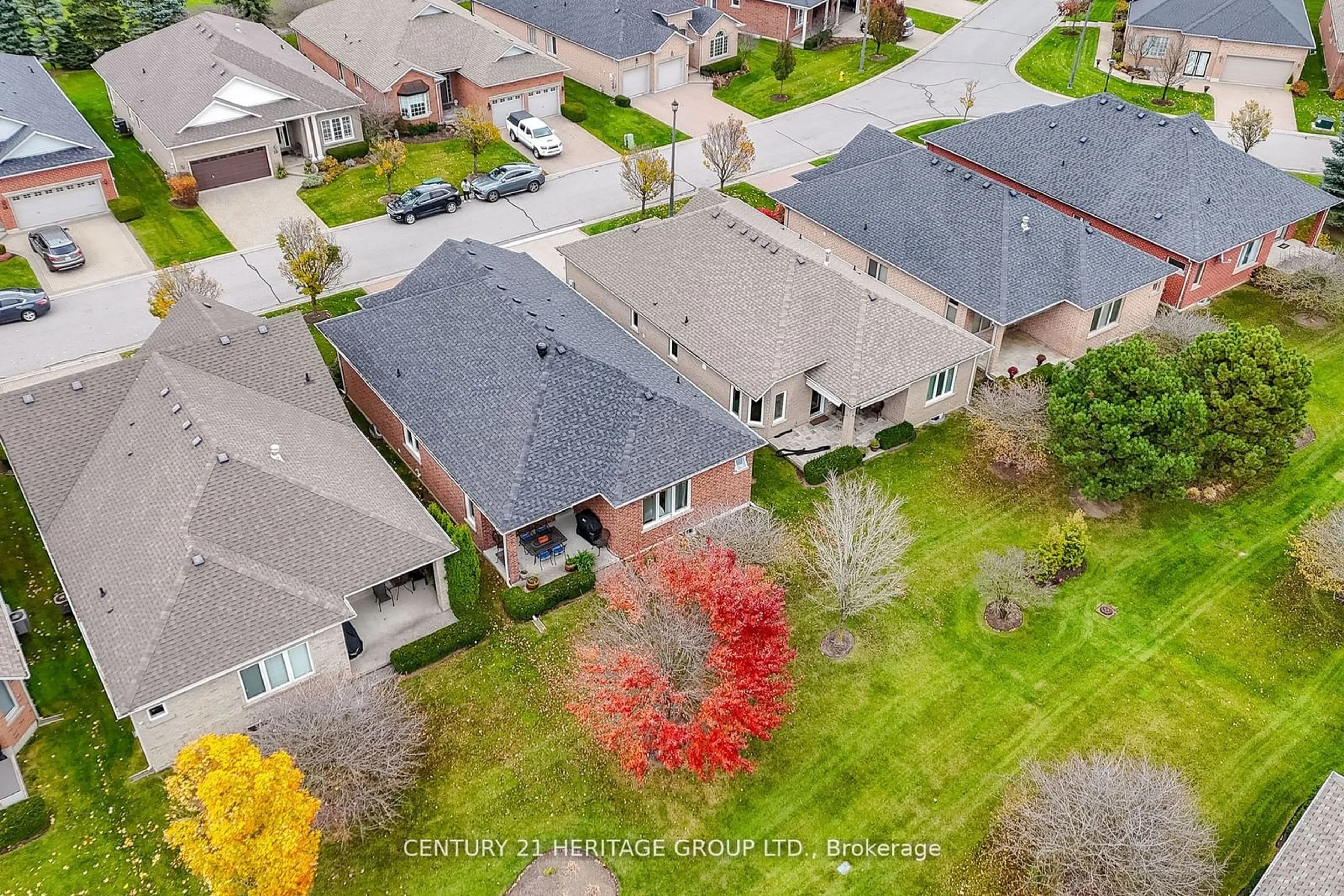 A pic from outside/outdoor area/front of a property/back of a property/a pic from drone, street for 23 Long Stan #92, Whitchurch-Stouffville Ontario L4A 1P5