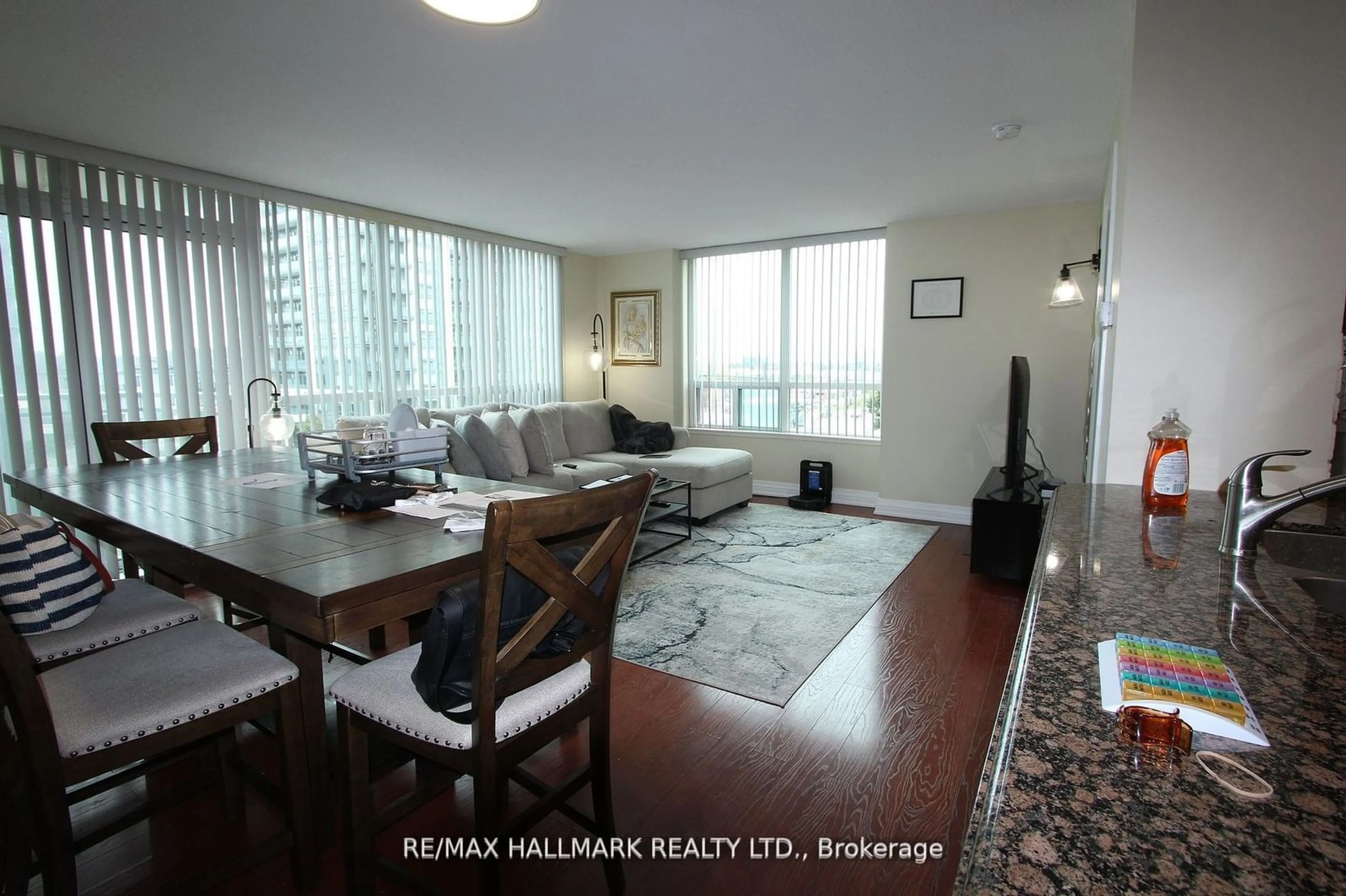 Living room with furniture, wood/laminate floor for 48 Suncrest Blvd #518, Markham Ontario L3T 7Y5