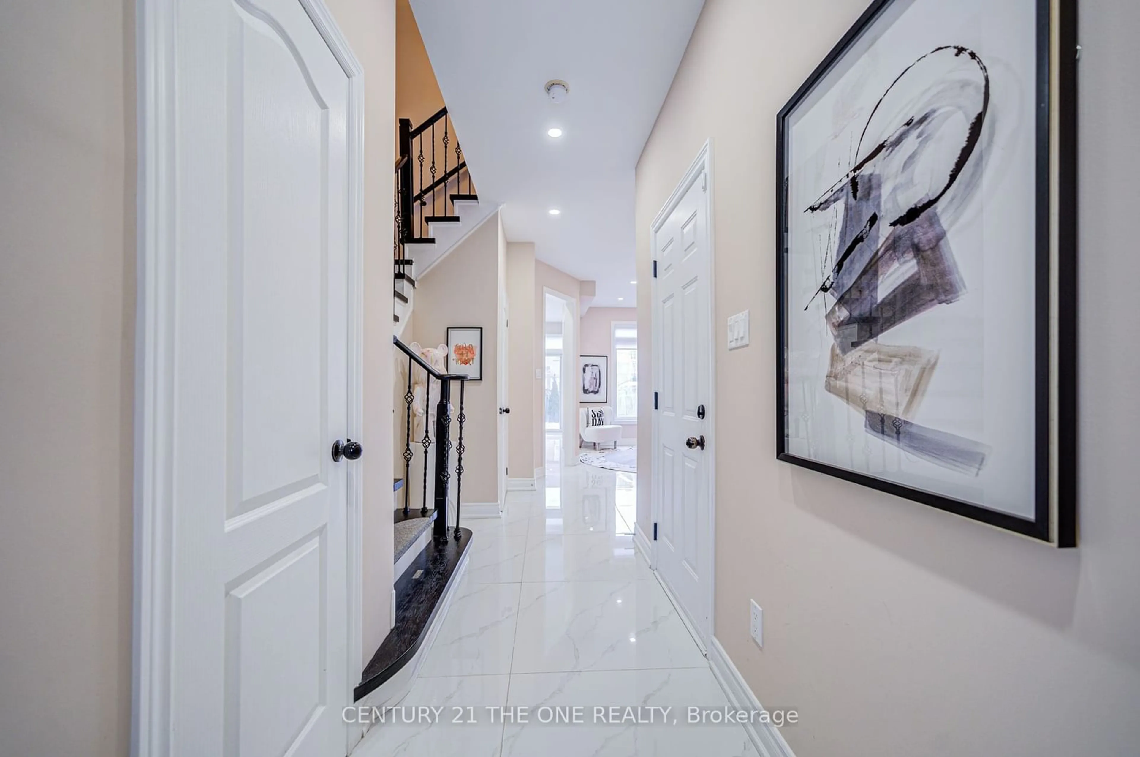 Indoor entryway for 17 Venture Ave, Richmond Hill Ontario L4S 2P2