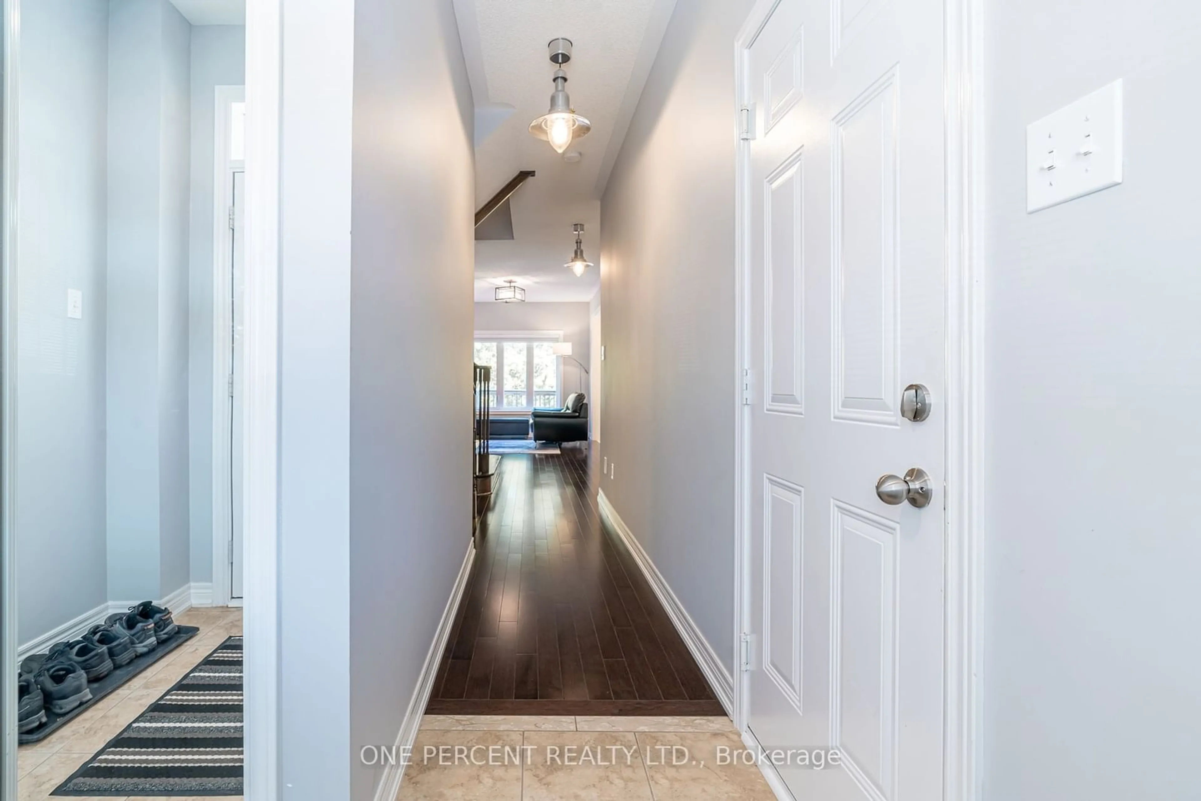 Indoor entryway for 707 John Cole Crt, Newmarket Ontario L3Y 5V7