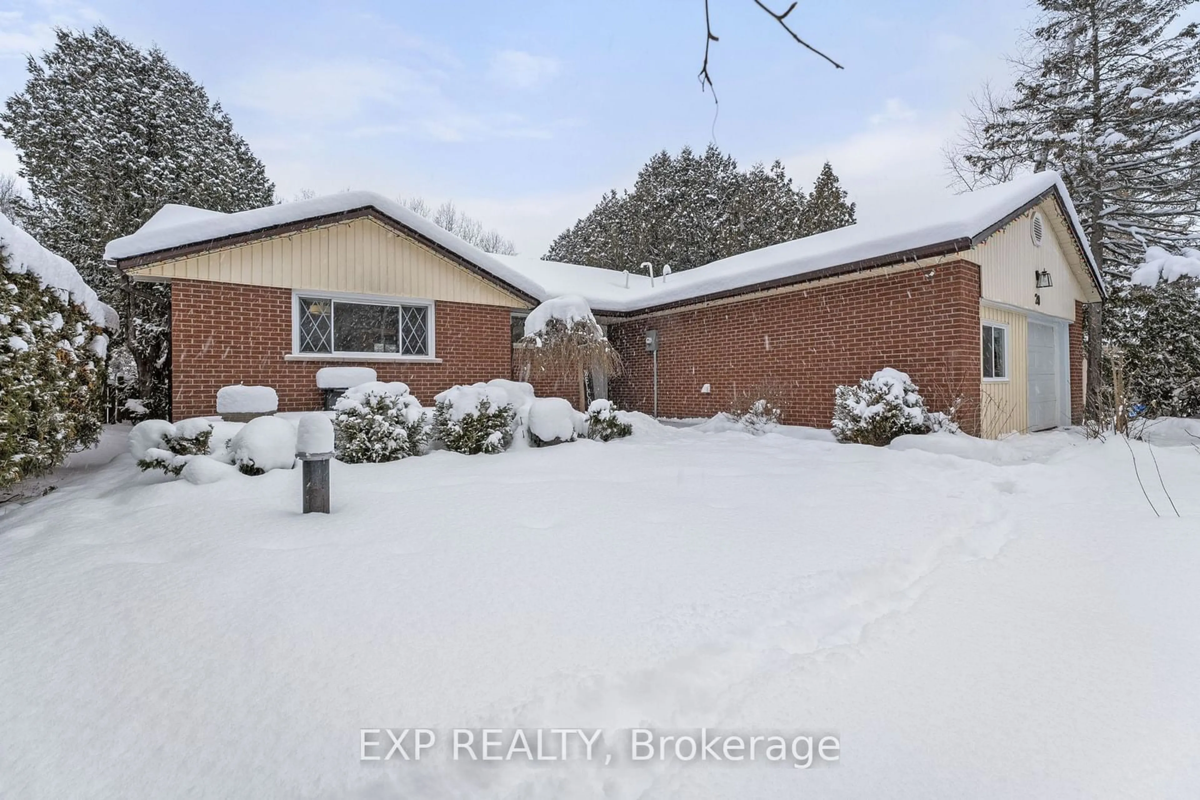 A pic from outside/outdoor area/front of a property/back of a property/a pic from drone, street for 20 Lindell Rd, Georgina Ontario L0E 1N0