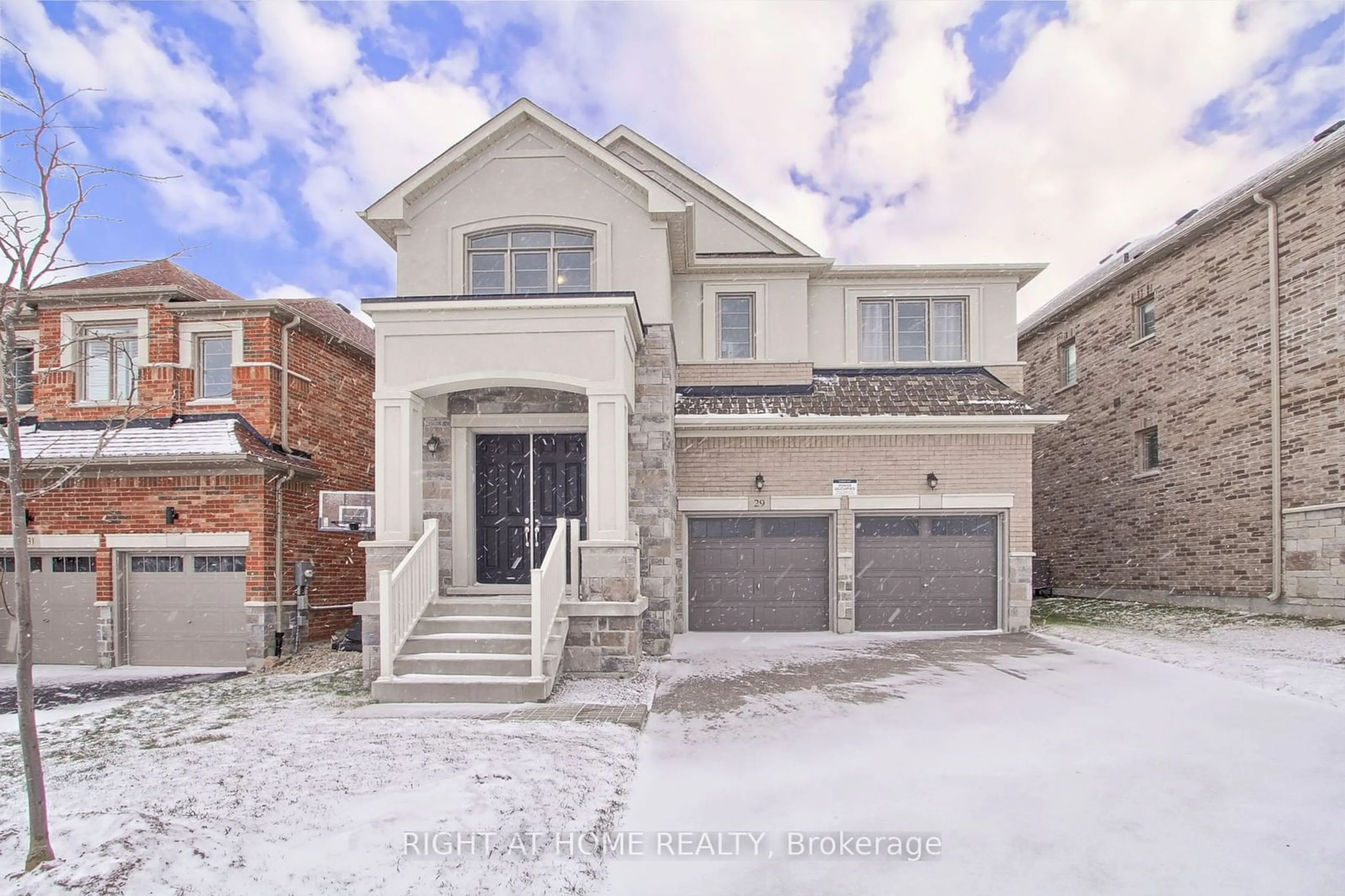 Home with brick exterior material, street for 29 Pear Blossom Way, East Gwillimbury Ontario L9N 0T3