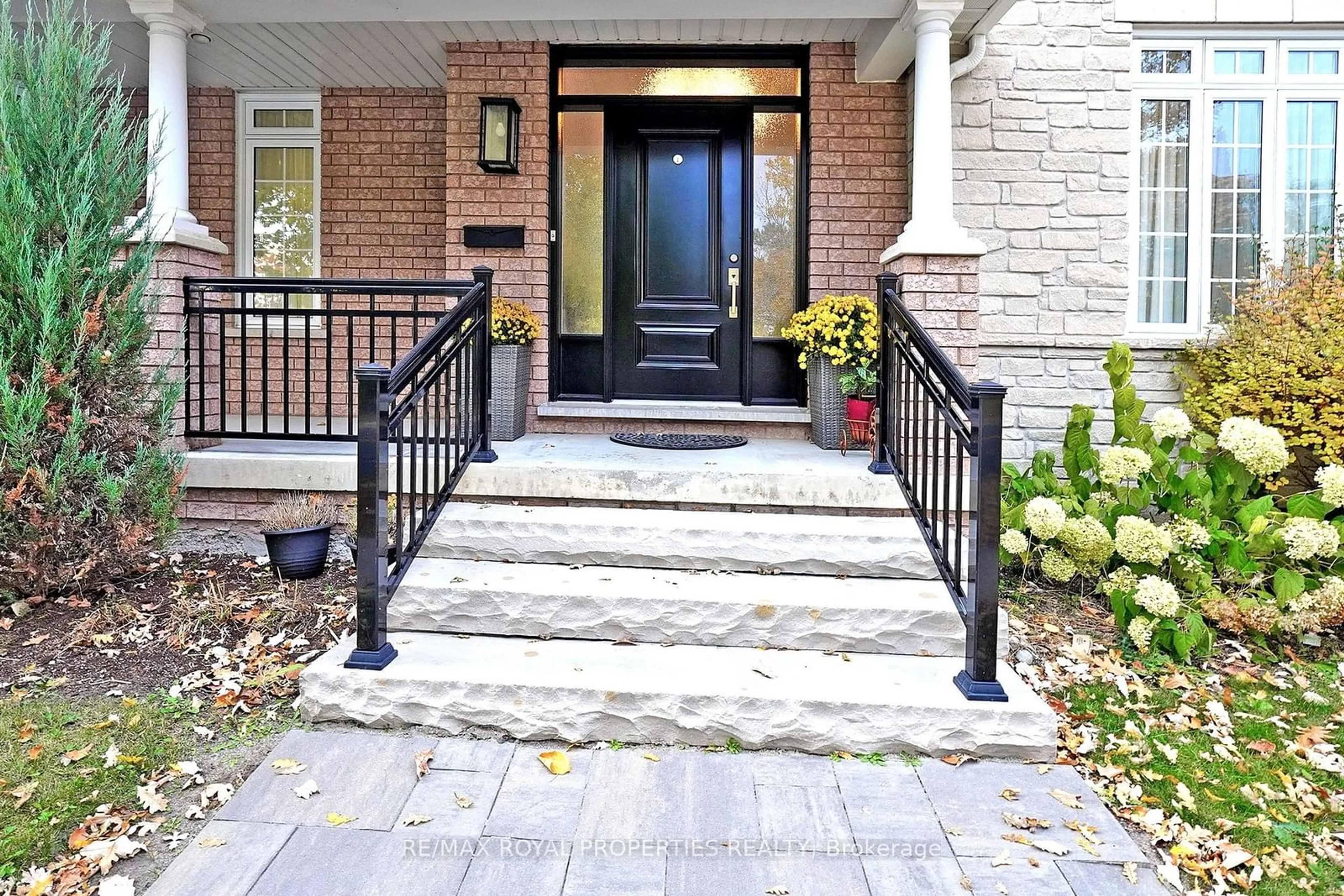 Indoor entryway for 1 Silverflower Ave, Markham Ontario L3S 4B7