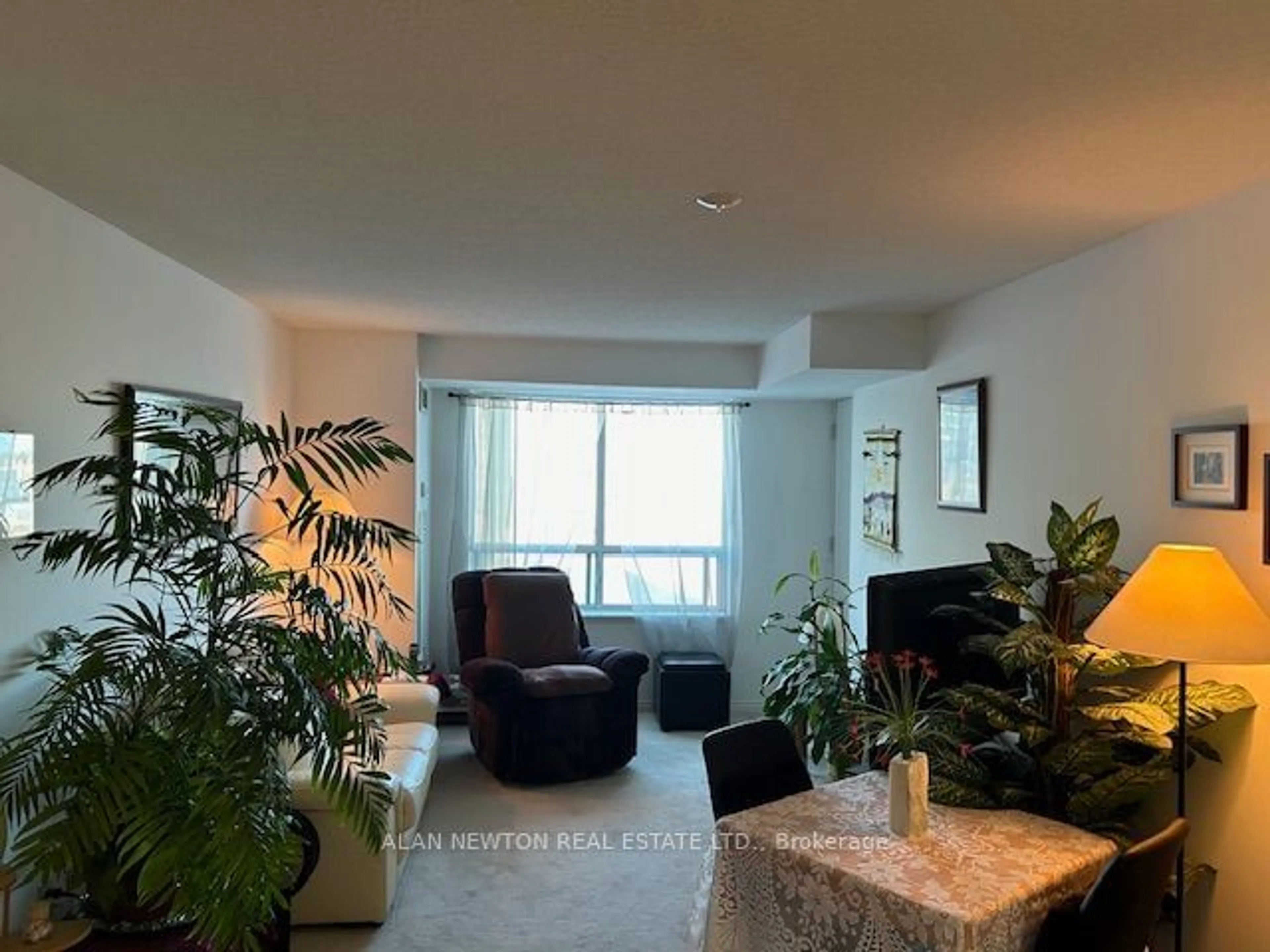 A pic of a room for 39 Oneida Cres #413, Richmond Hill Ontario L4B 4T9